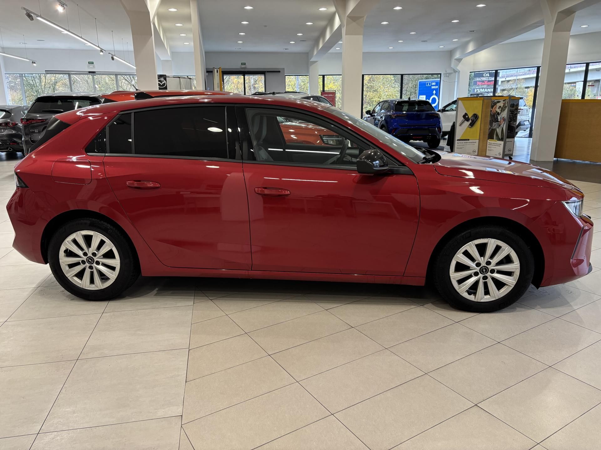 Opel Astra, 1.2 TURBO Edition - fotka 4