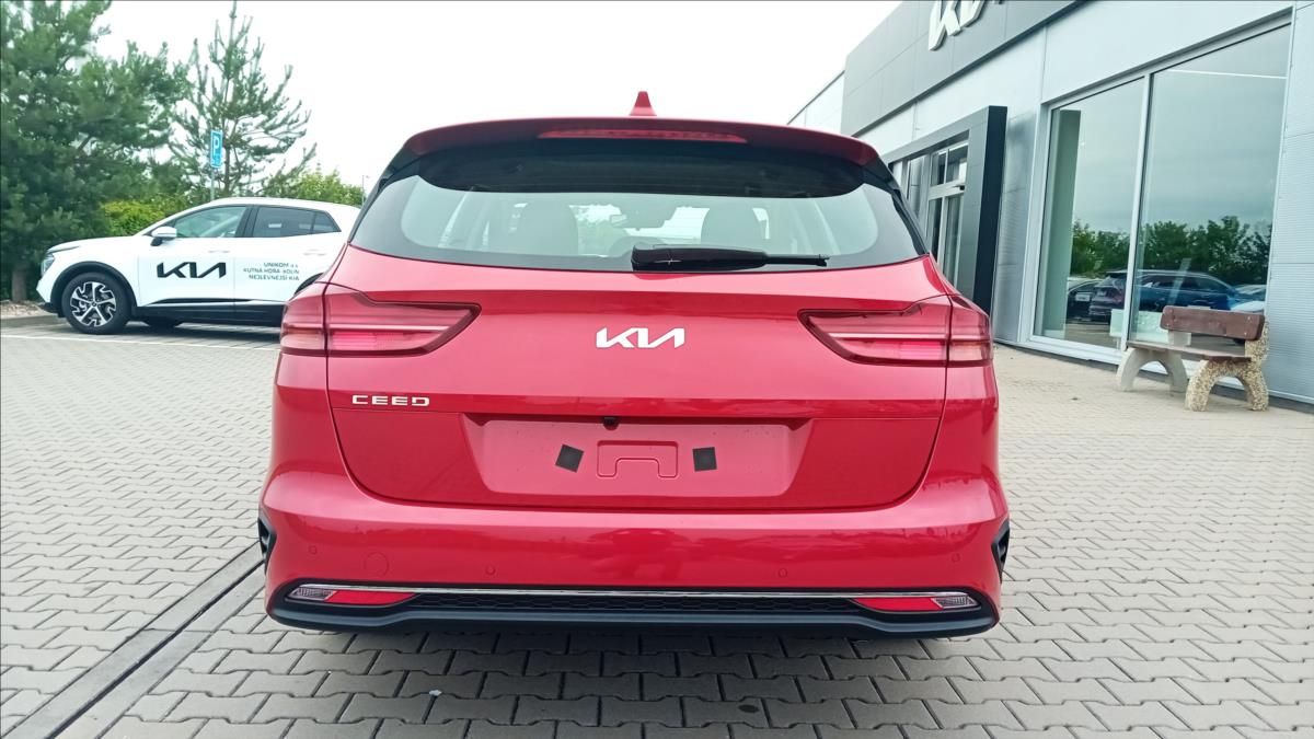 Kia Cee´d, 1,5 SW T-GDi 7DCT SPIN - fotka 5
