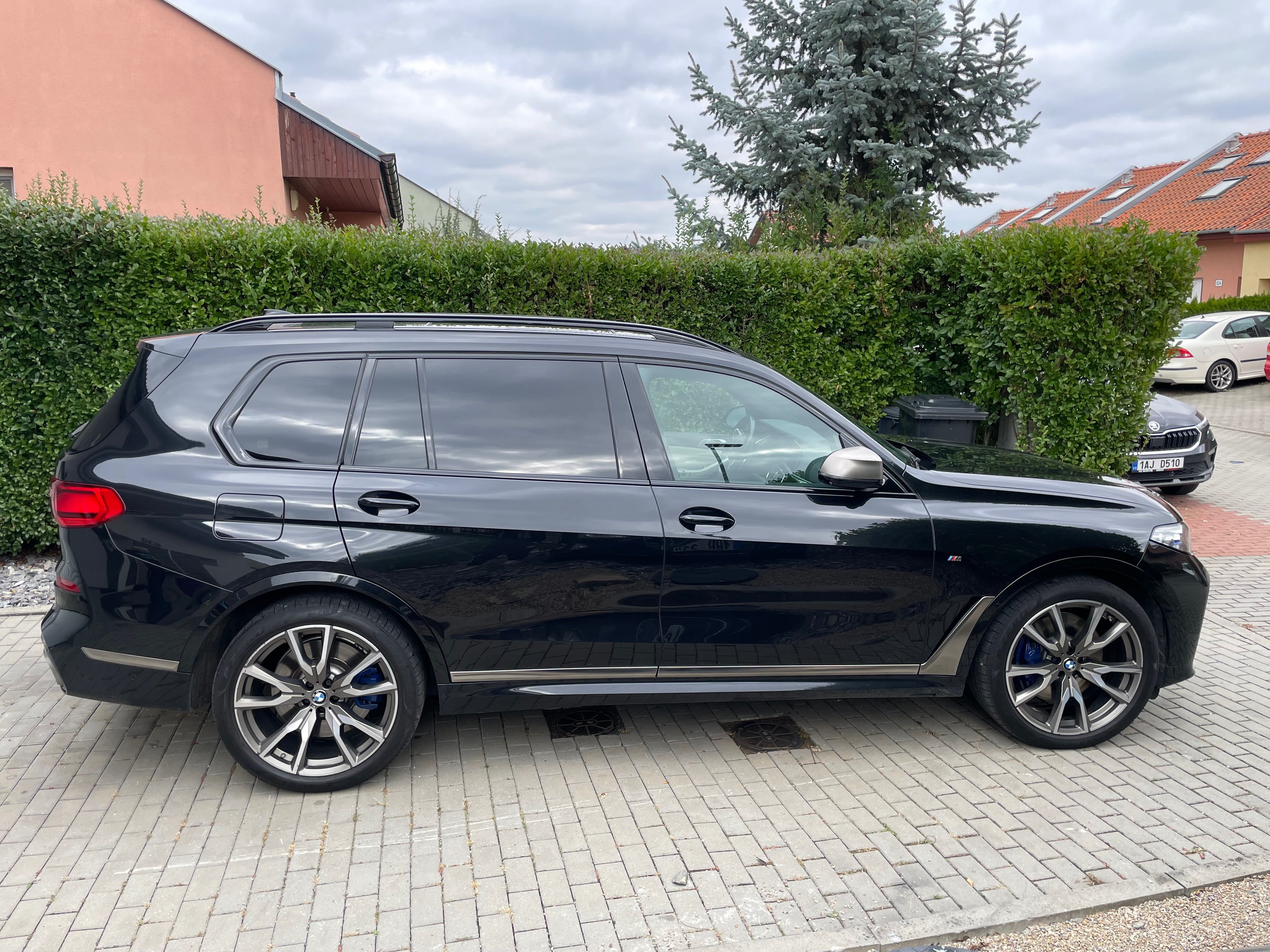 BMW X7, BMW X7 M50i 390kw - fotka 4