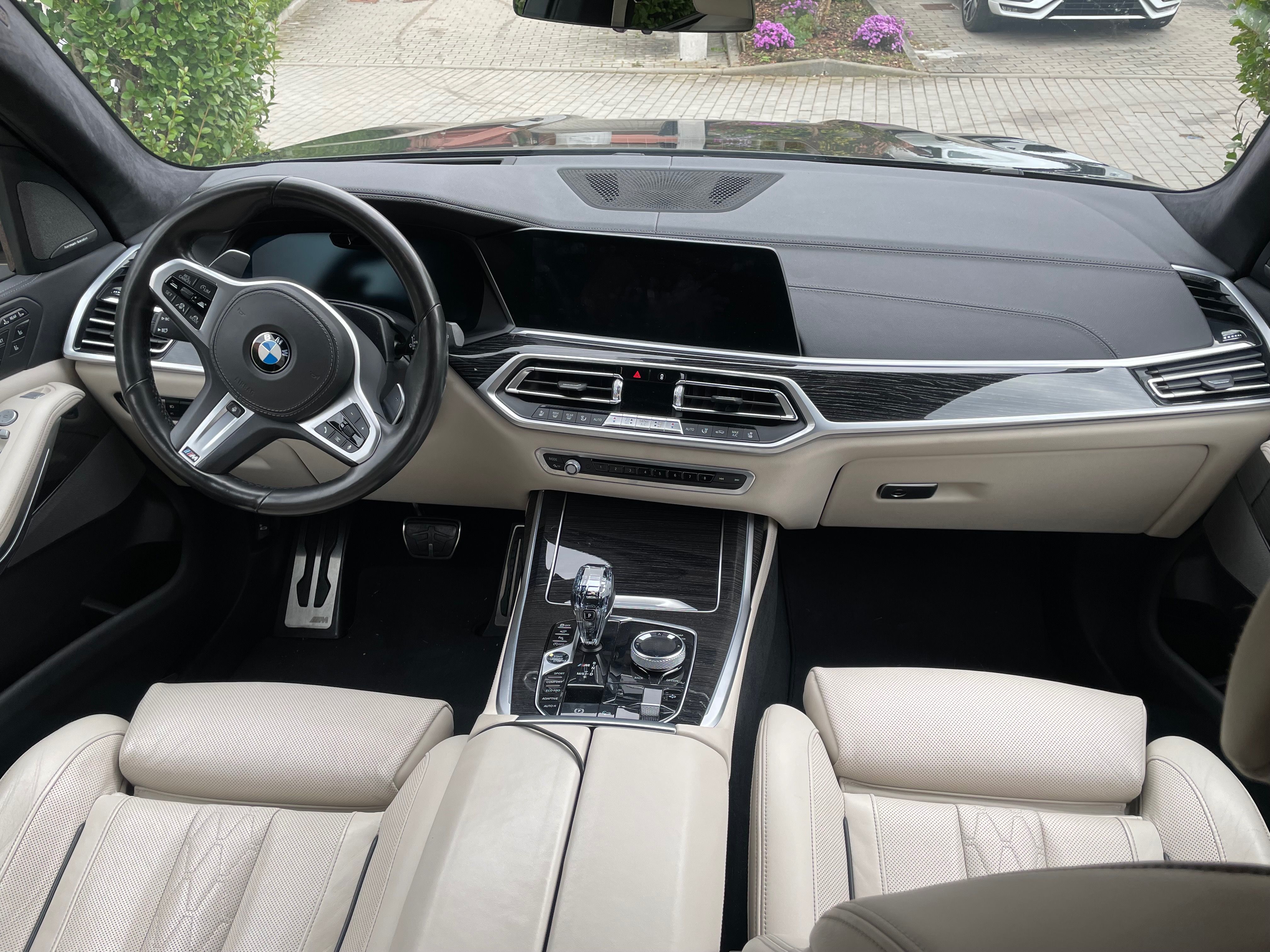 BMW X7, BMW X7 M50i 390kw - fotka 6