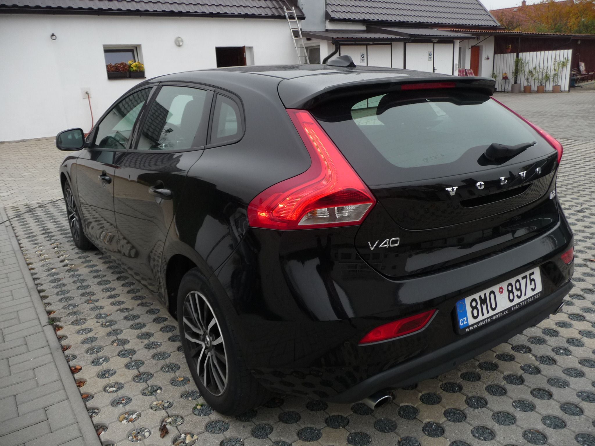 Volvo V40, VOLVO V40 D3 110KW momen autom - fotka 4