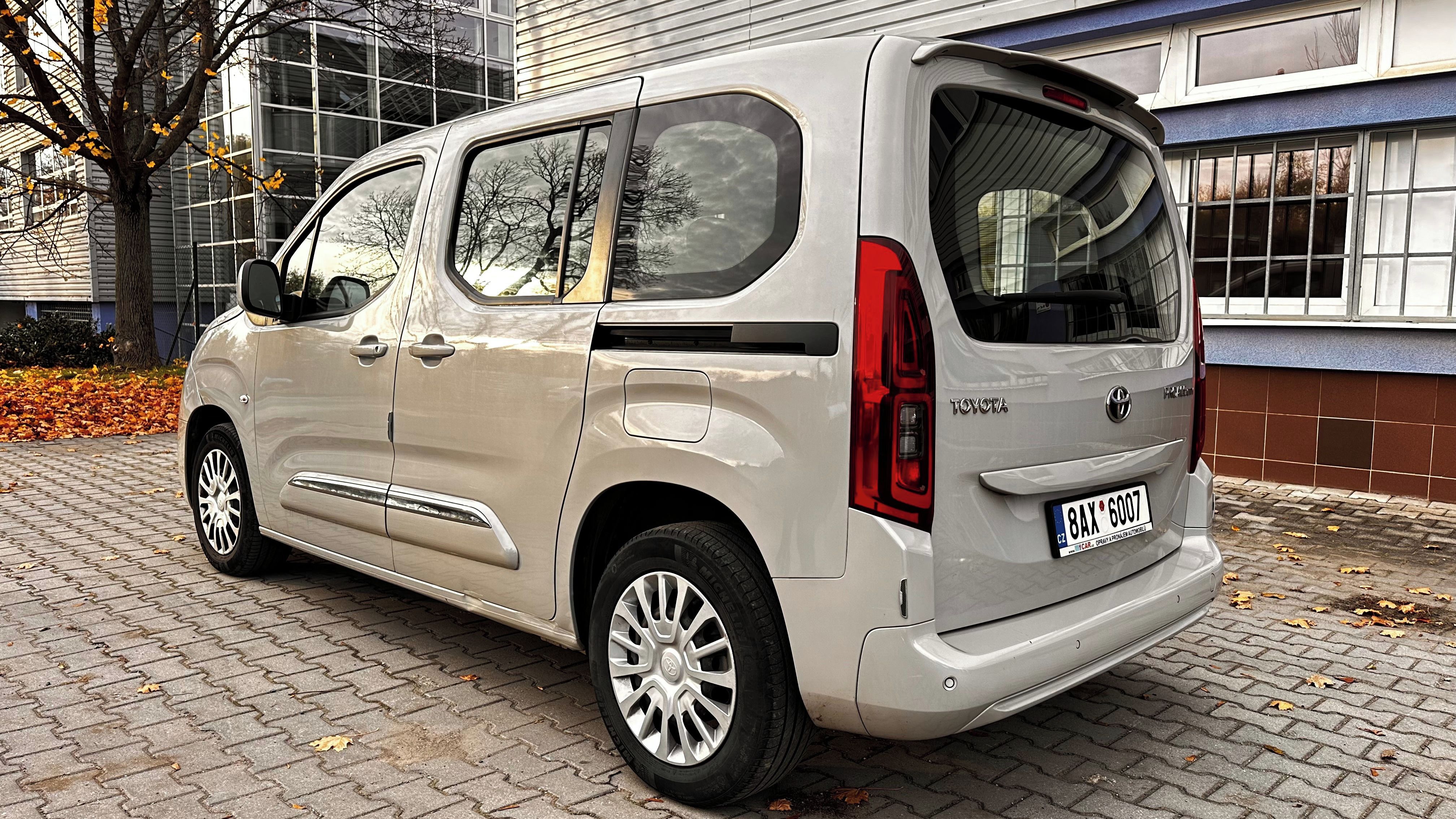 Toyota Proace, 1,2i 96kw, na splátky všem - fotka 3