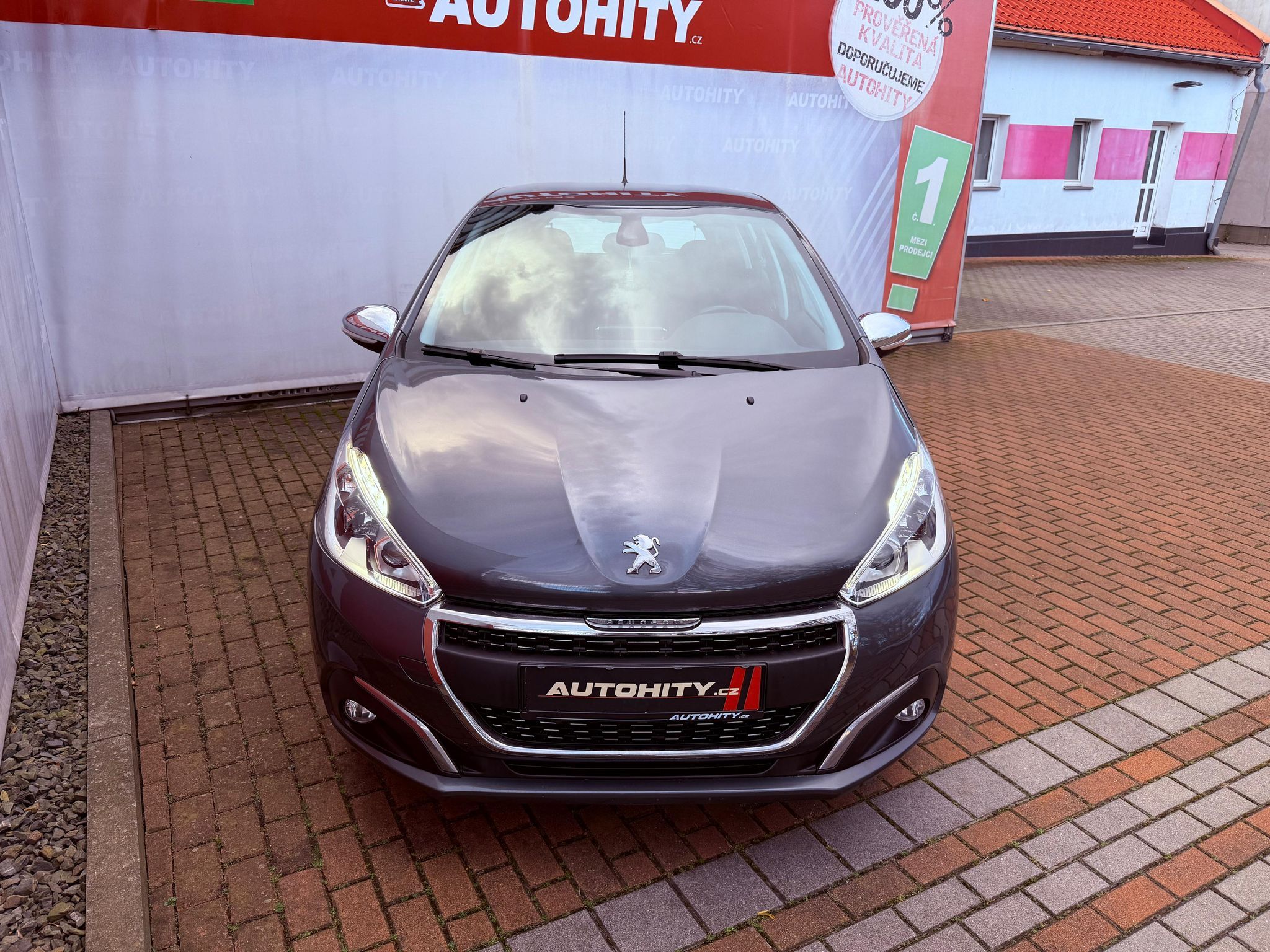 Peugeot 208, 1.2 PureTech Allure Aut. - fotka 2
