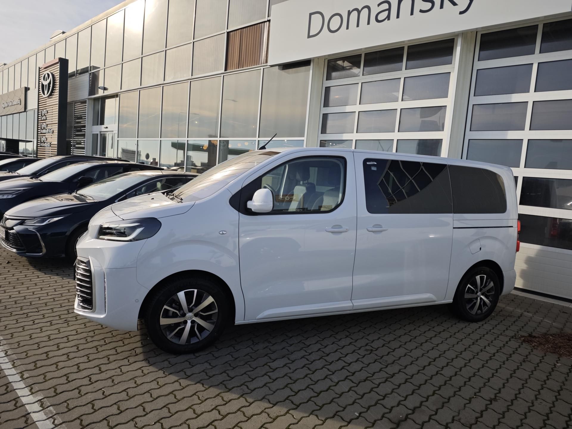 Toyota Proace Verso, 2.0D - 6 MT 144 L1 Family 8s - fotka 2