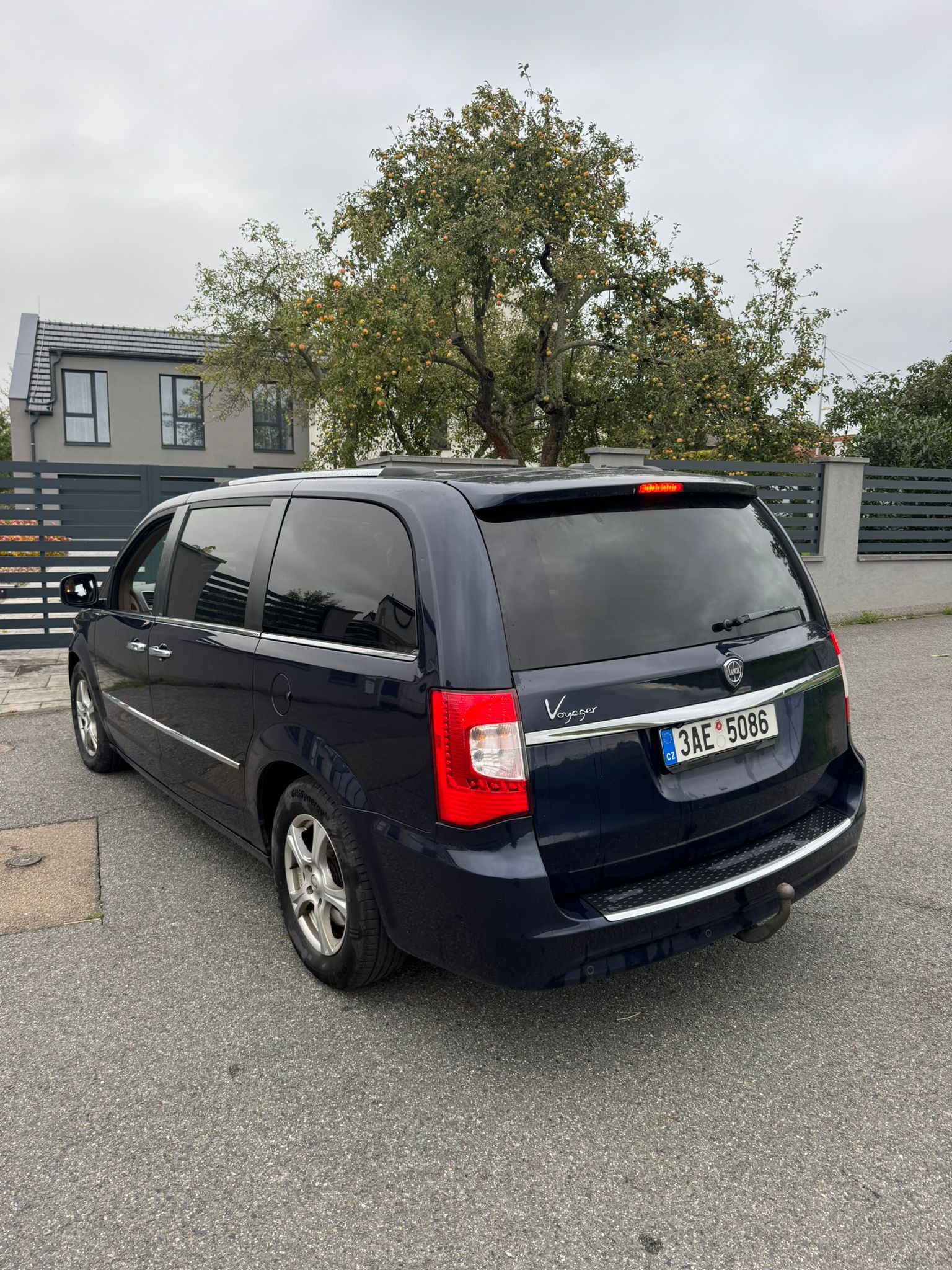 Lancia Voyager, 2.8 CRD, automat, 7 míst - fotka 2