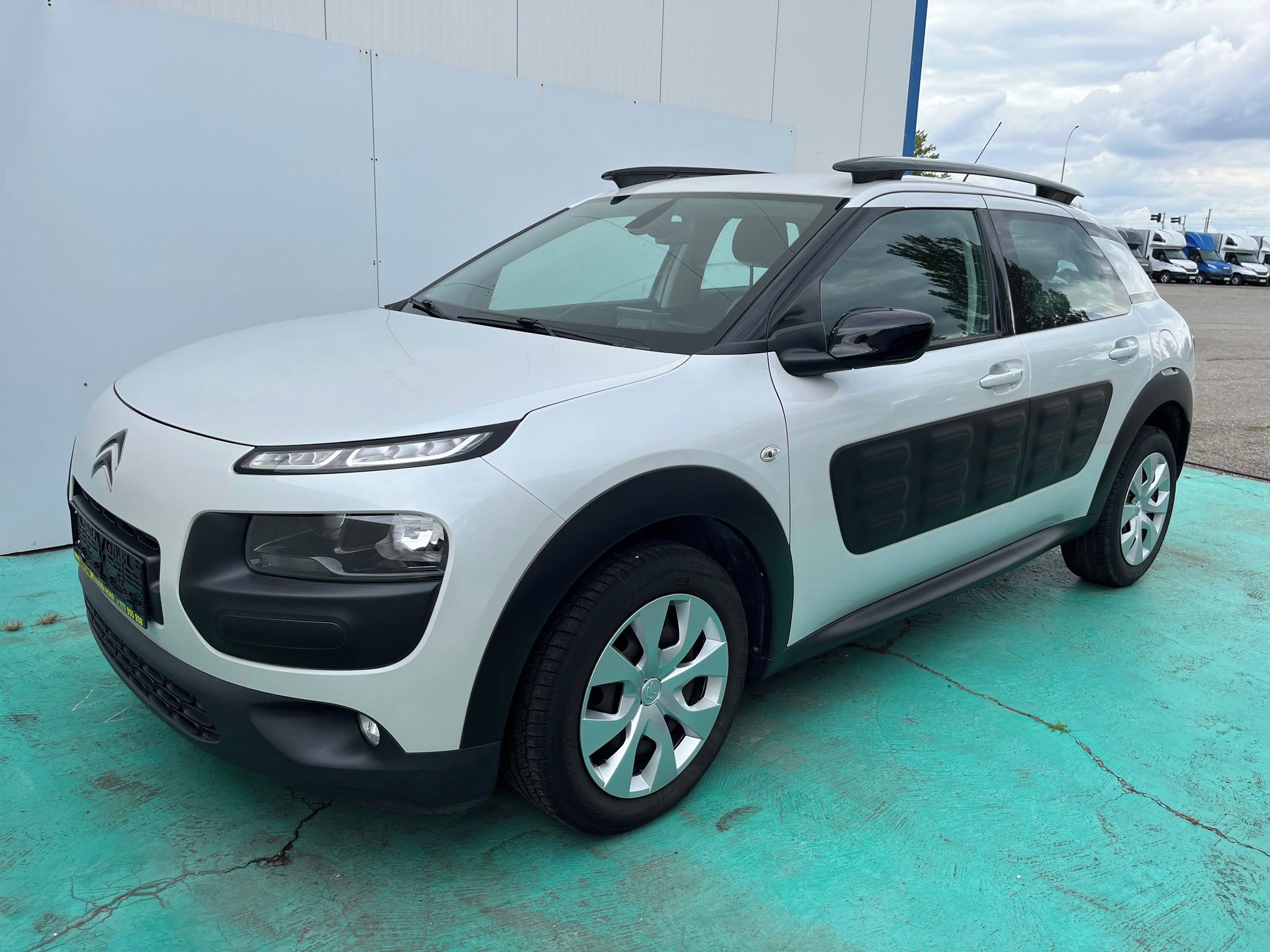 Citroën C4 Cactus, 1.2, 60kW, Klima, Navi - fotka 3