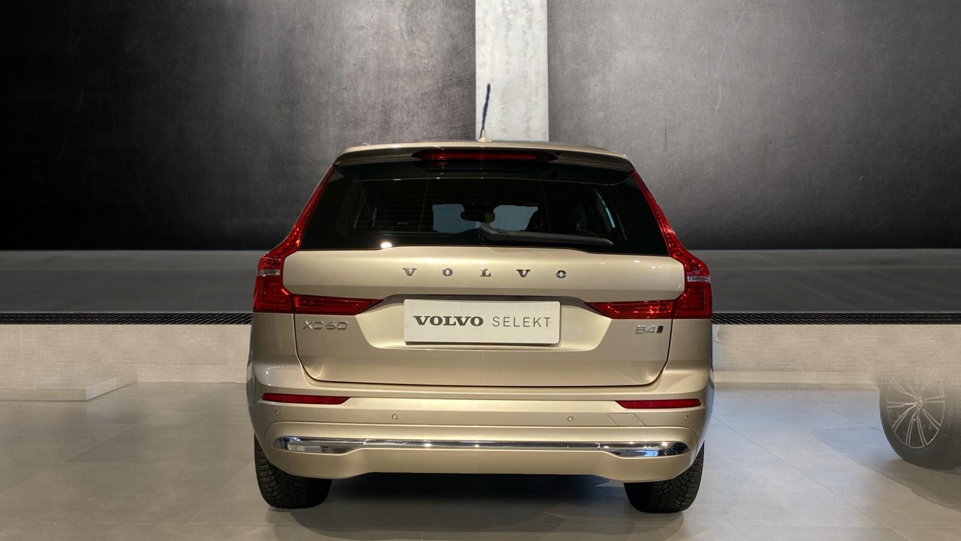 Volvo XC60, PLUS BRIGHT, B4 AWD, 145+10 kW - fotka 2