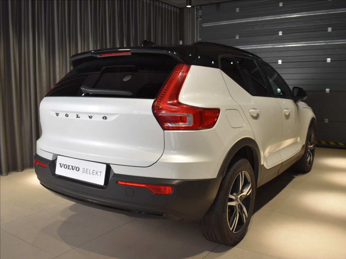 Volvo XC40, 2,0 B4 AWD R-design BLIS - fotka 4