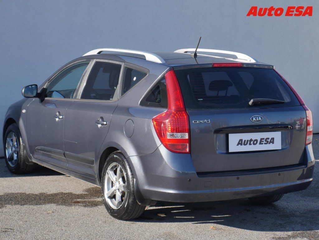 Kia Cee´d, 1.4CVVT,ČR,AC,park.asist - fotka 6