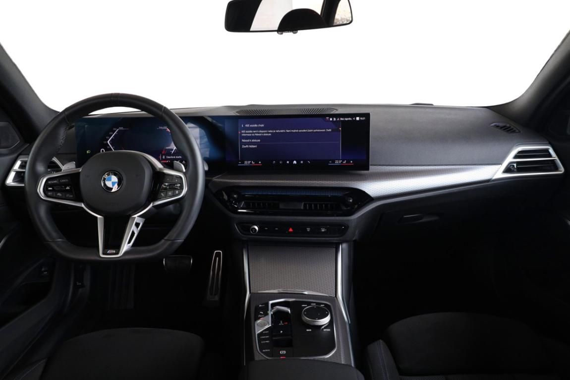 BMW Řada 3, 330i xDrive Touring - fotka 5