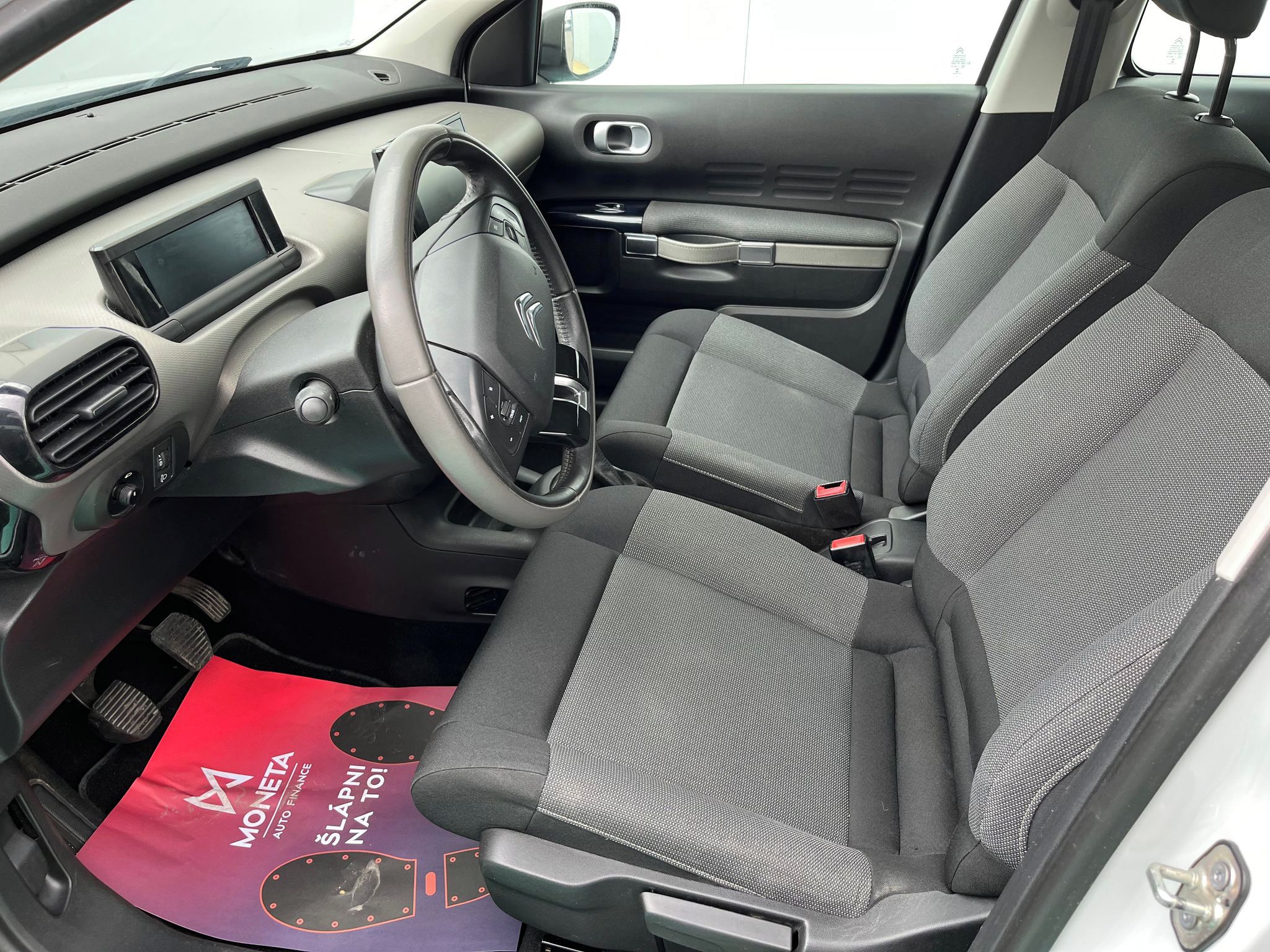 Citroën C4 Cactus, 1.2, 60kW, Klima, Navi - fotka 6