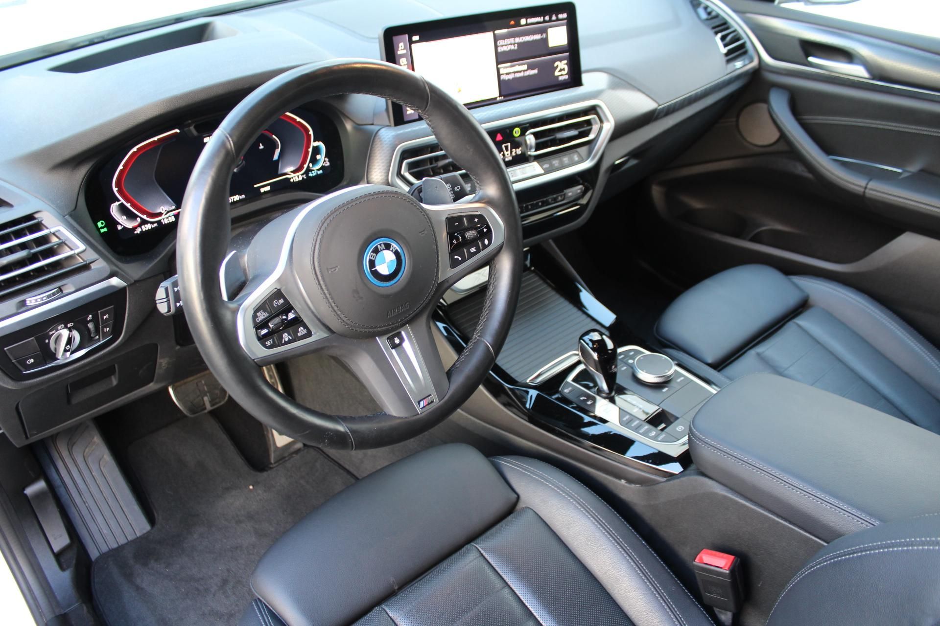 BMW X3, xDrive30e - fotka 4