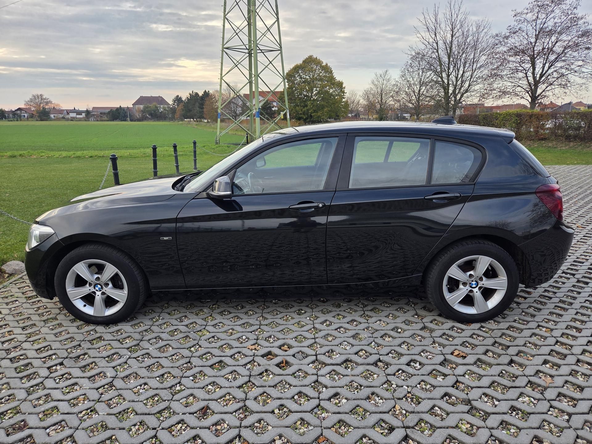 BMW Řada 1, 118i 125 kW, sport, xenon - fotka 4