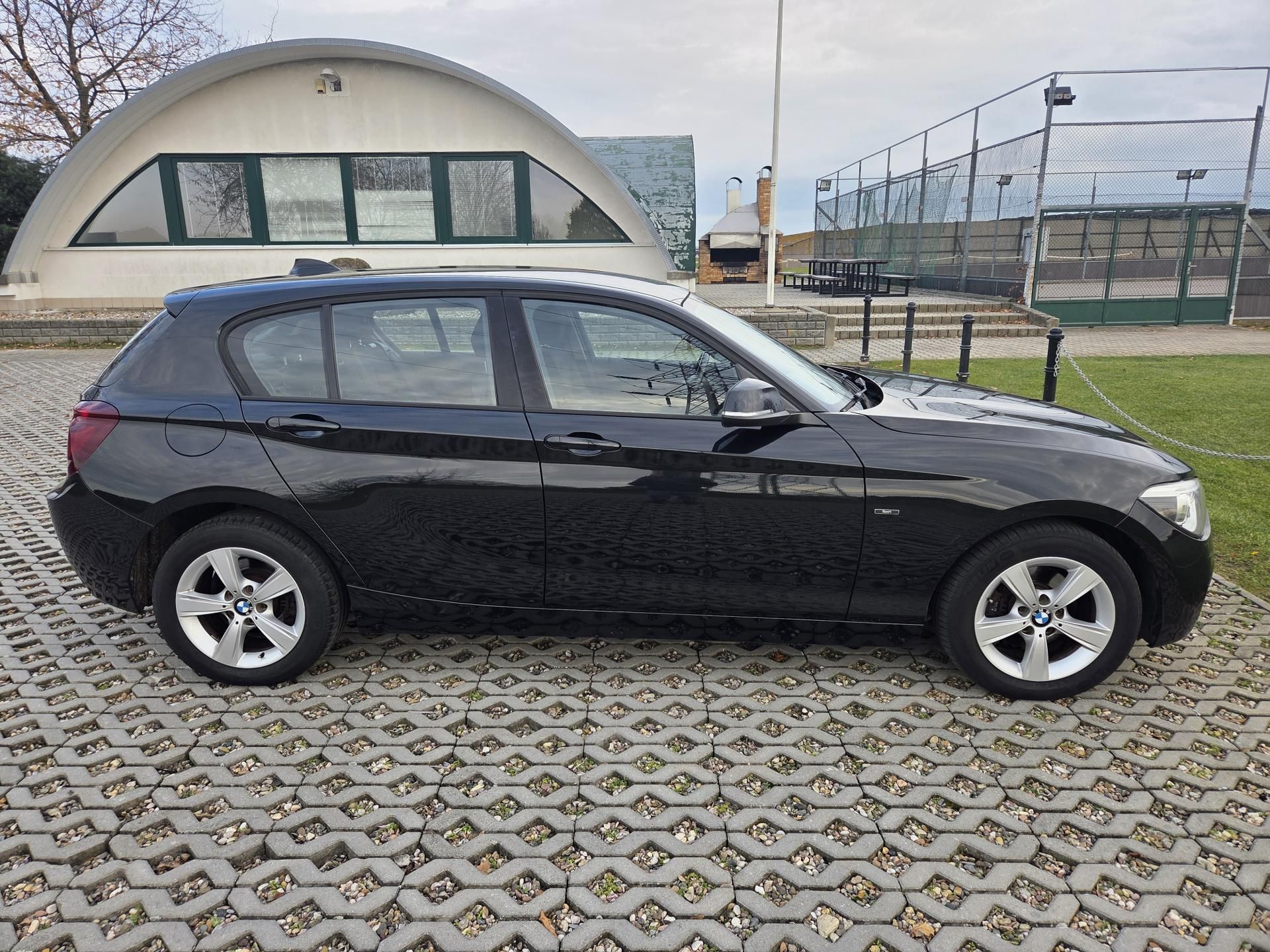 BMW Řada 1, 118i 125 kW, sport, xenon - fotka 5