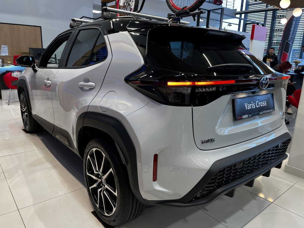 Toyota Yaris Cross, 1.5 Hybrid 130k GR Sport Tech - fotka 2