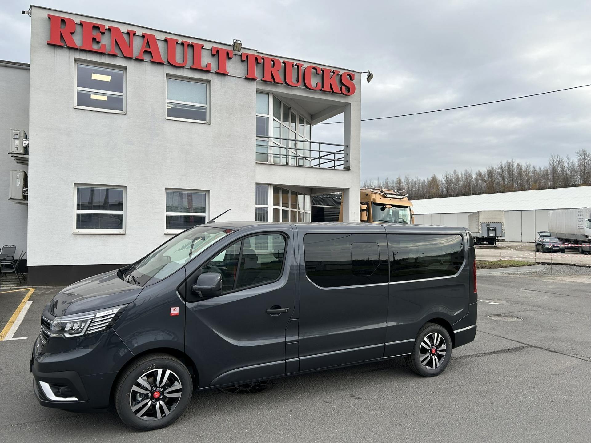 Renault Trafic, COMBI L2H1 170k AT9 RED 8 MÍST - fotka 2