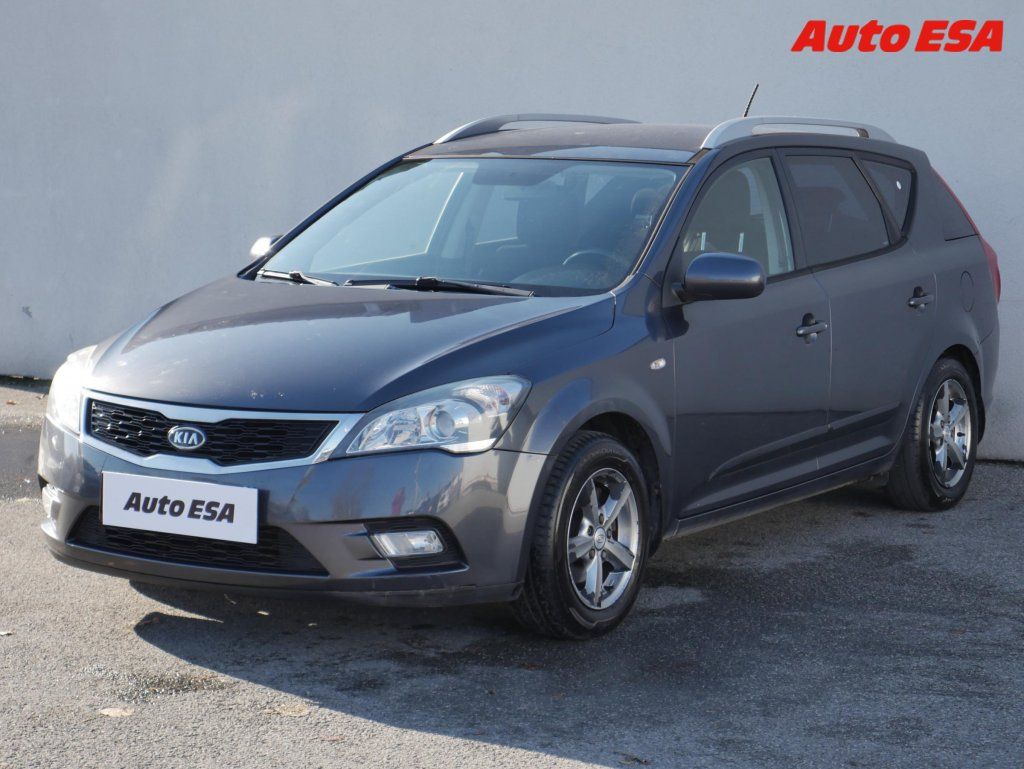 Kia Cee´d, 1.4CVVT,ČR,AC,park.asist - fotka 3