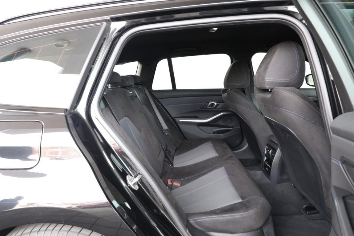 BMW Řada 3, 330i xDrive Touring - fotka 6