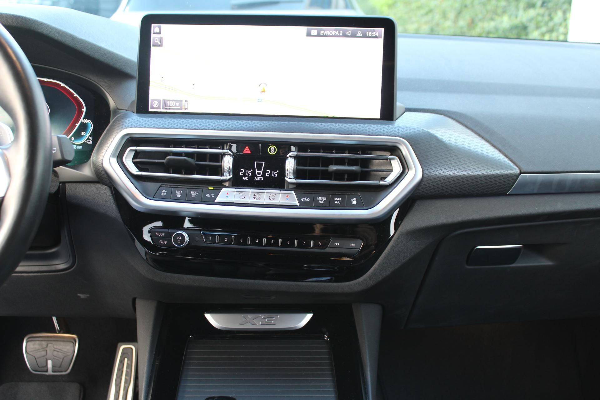 BMW X3, xDrive30e - fotka 5