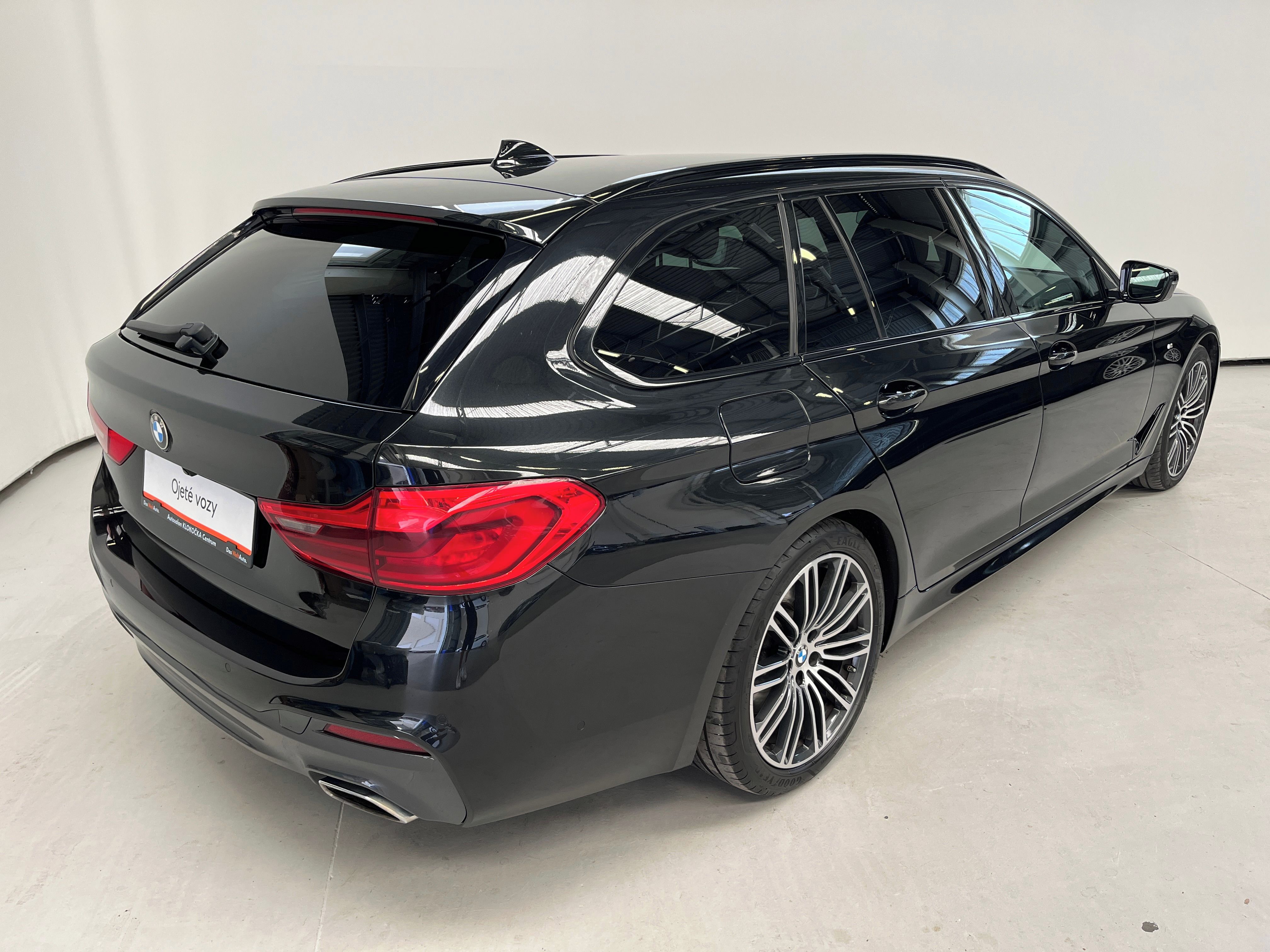 BMW Řada 5, 540xDrive M-Paket 8AT - fotka 2