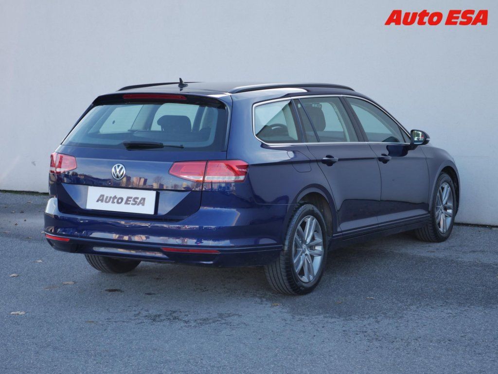 Volkswagen Passat, 2.0TDi,DSG,navi - fotka 4