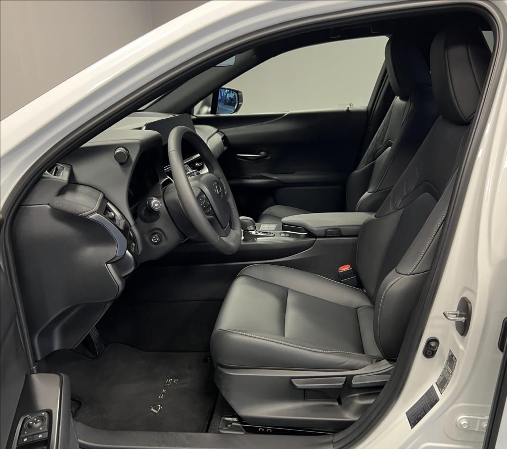 Lexus UX 300h, 300H 2,0 HEV F SPORT DESIGN - fotka 6