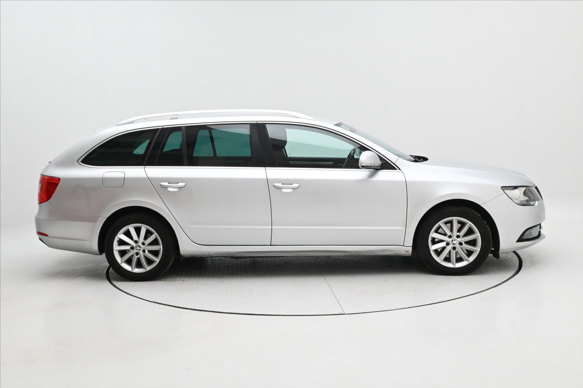Škoda Superb, 2,0 TDI 103 kW Ambition Servis - fotka 4