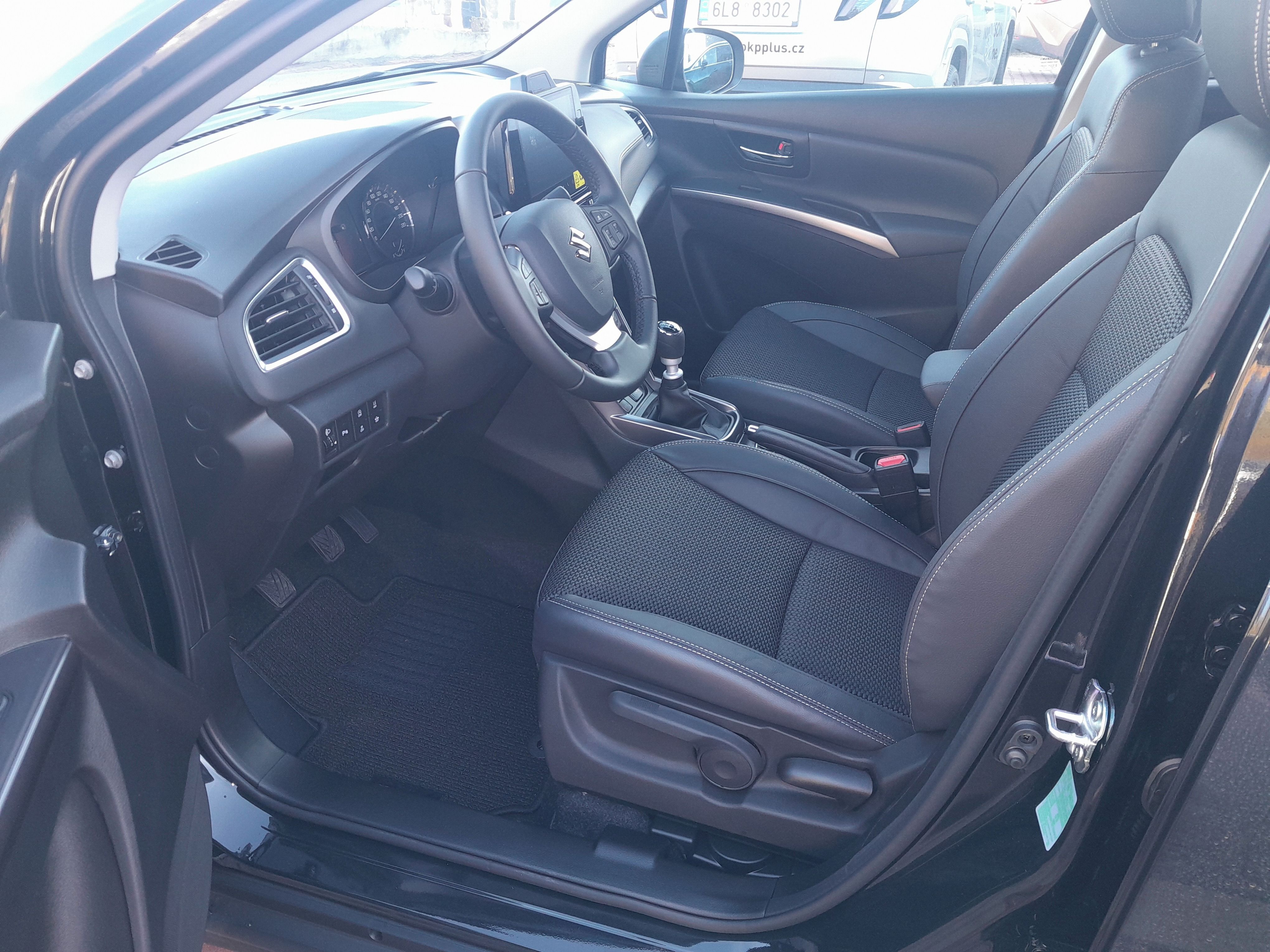 Suzuki S-Cross, 1,4 ELEGANCE 4x4 PANORAMA - fotka 6