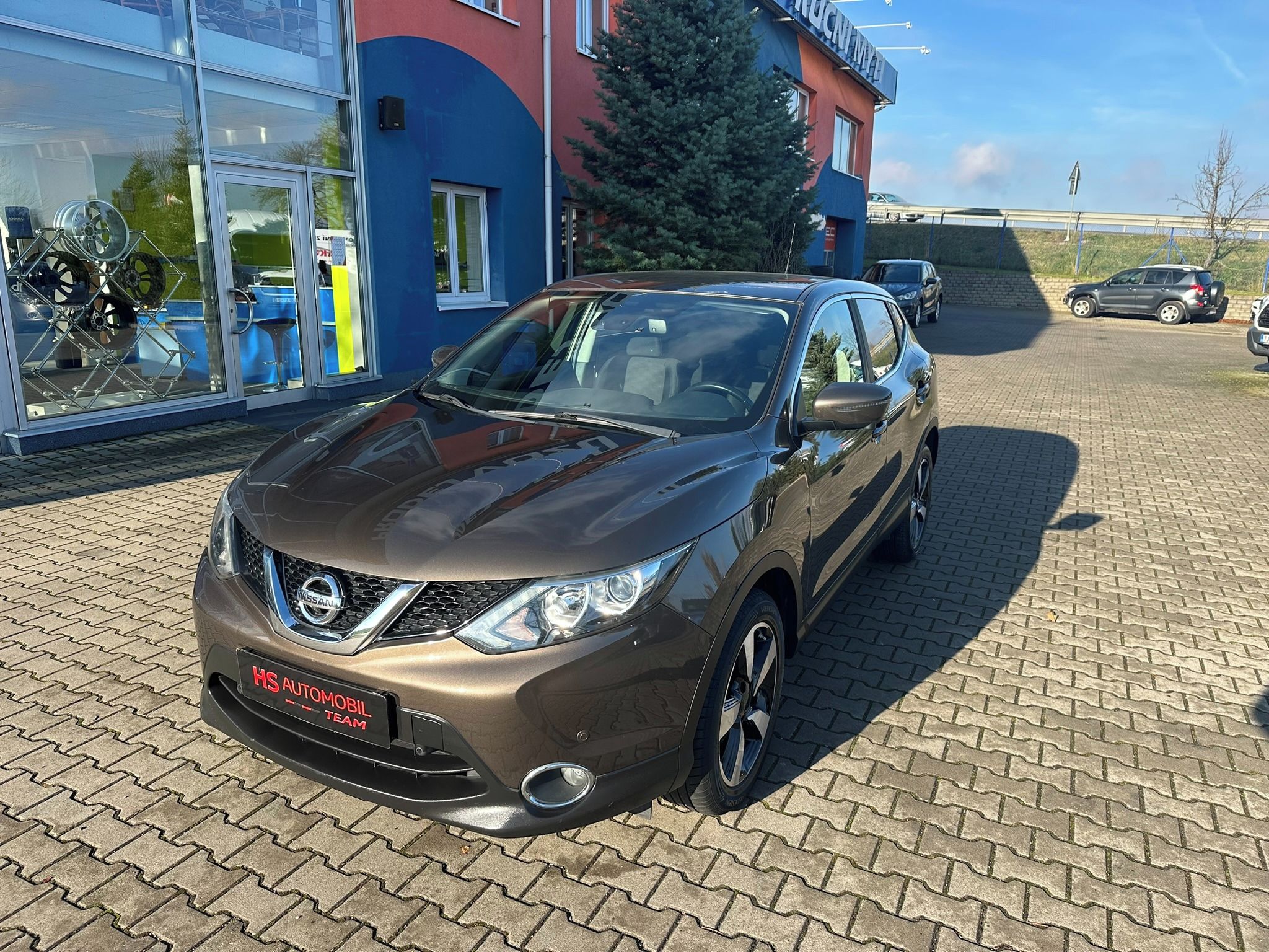 Nissan Qashqai, 1,2 DIG-T Executive 85kW - fotka 2