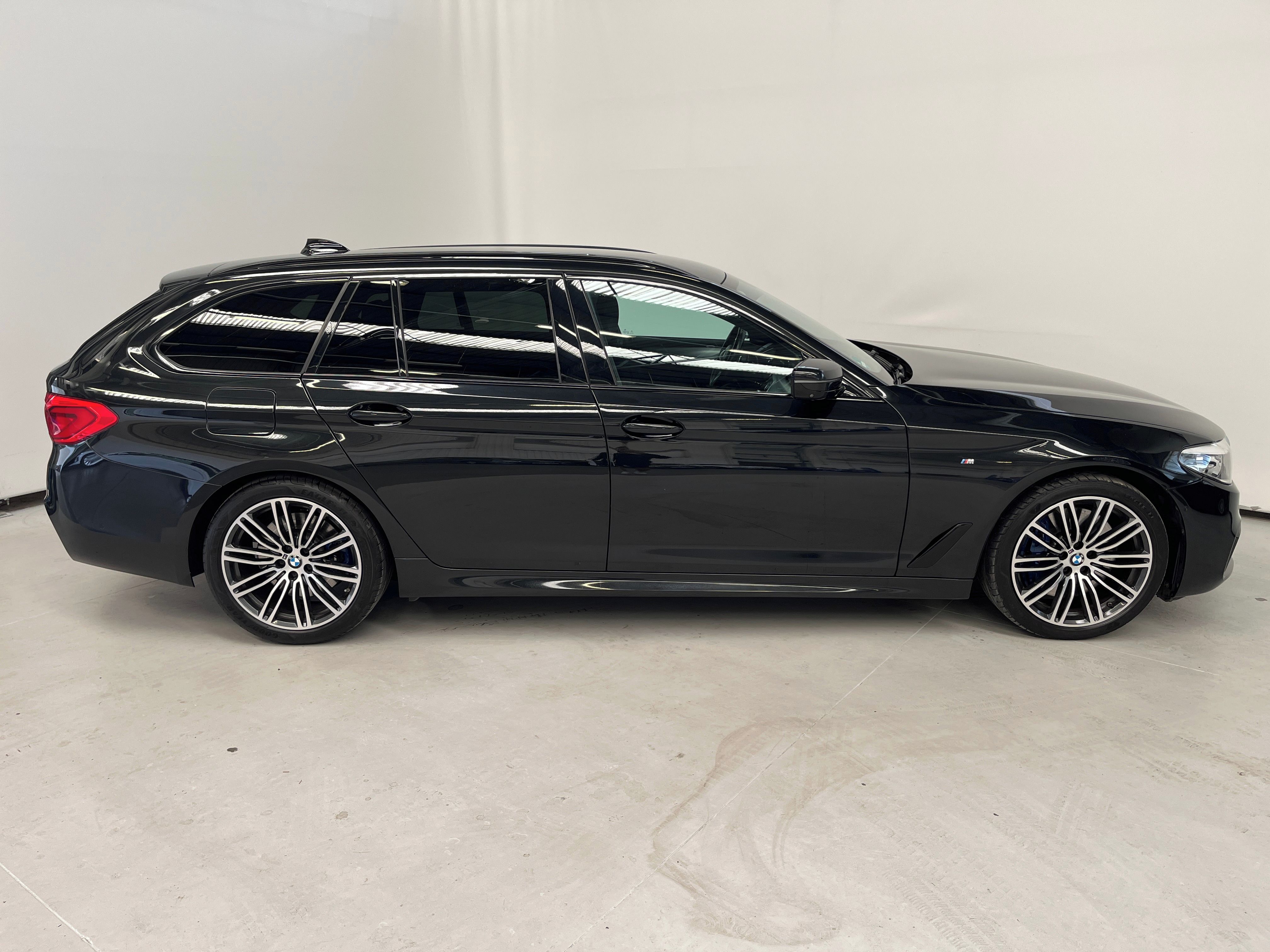 BMW Řada 5, 540xDrive M-Paket 8AT - fotka 3