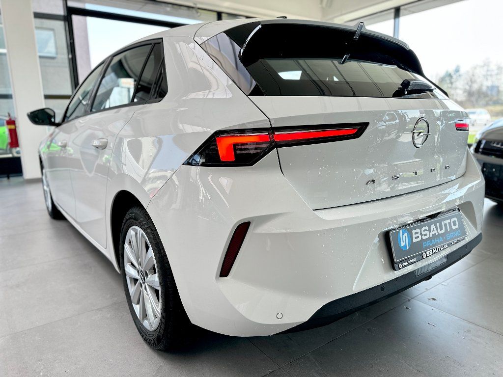 Opel Astra, Edition 1,2 Turbo 96 kW MT6 - fotka 3