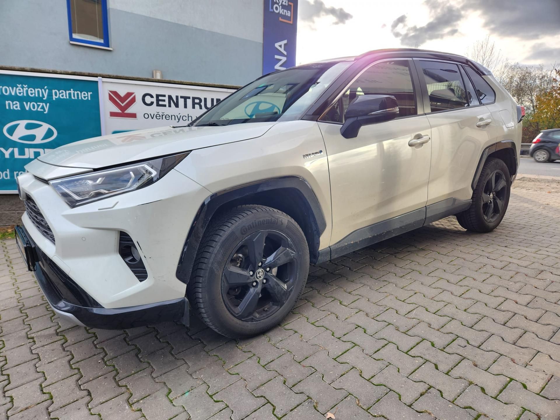 Toyota Rav4, 2.5-HYBRID-1.MAJ-KŮŽE-AUTOMAT - fotka 4