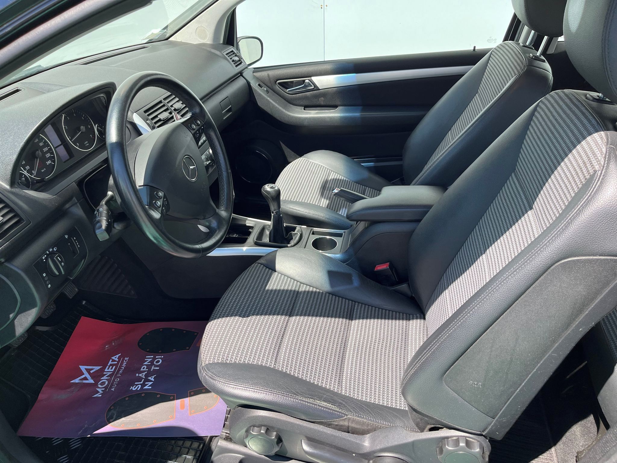 Mercedes-Benz Třídy A, 1.5 Avantgarde, Klima - fotka 6
