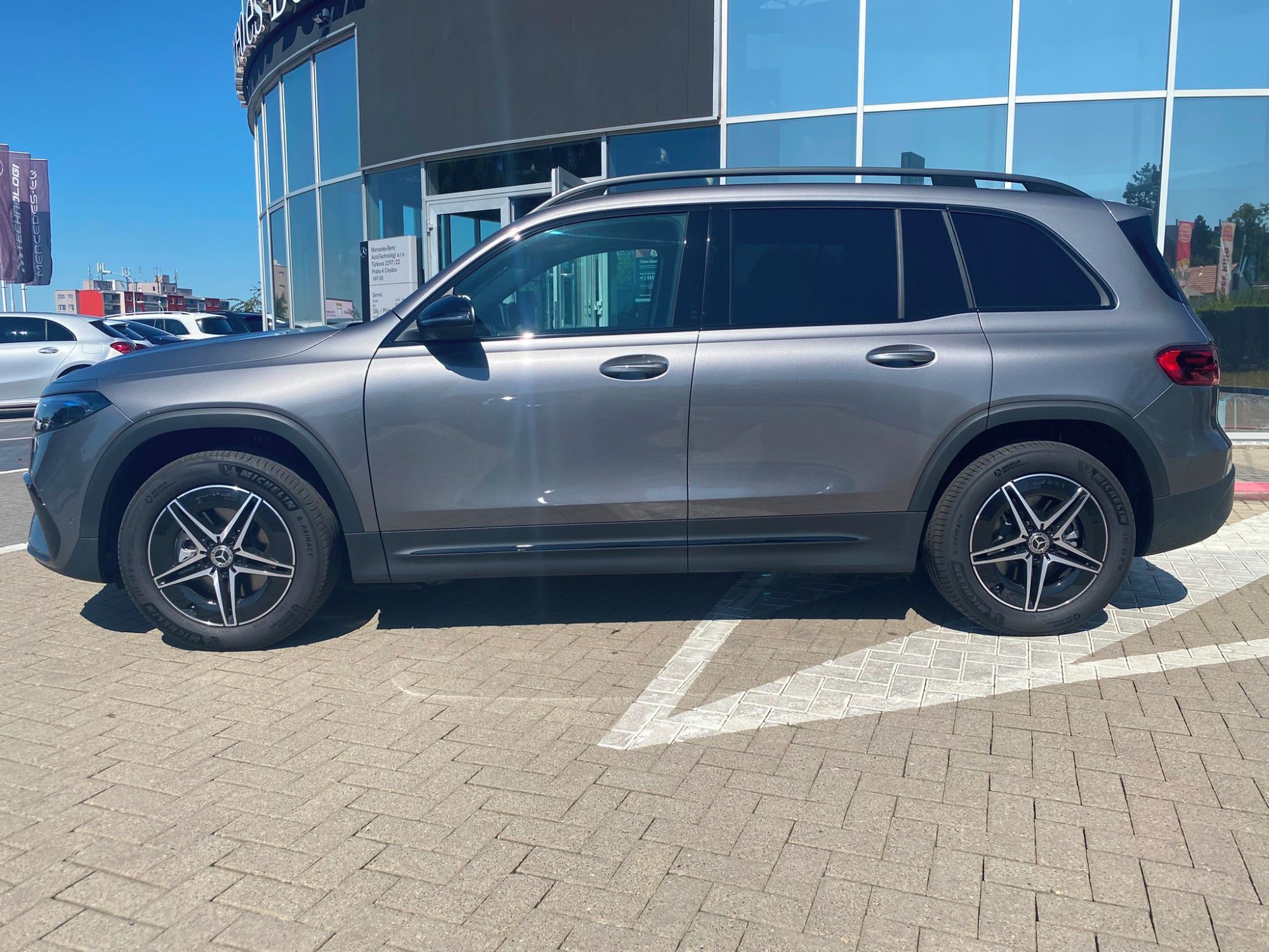 Mercedes-Benz EQB, 300 4MATIC - fotka 5