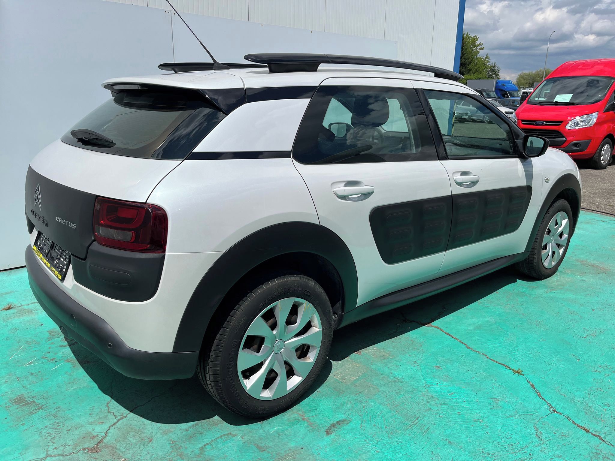 Citroën C4 Cactus, 1.2, 60kW, Klima, Navi - fotka 2