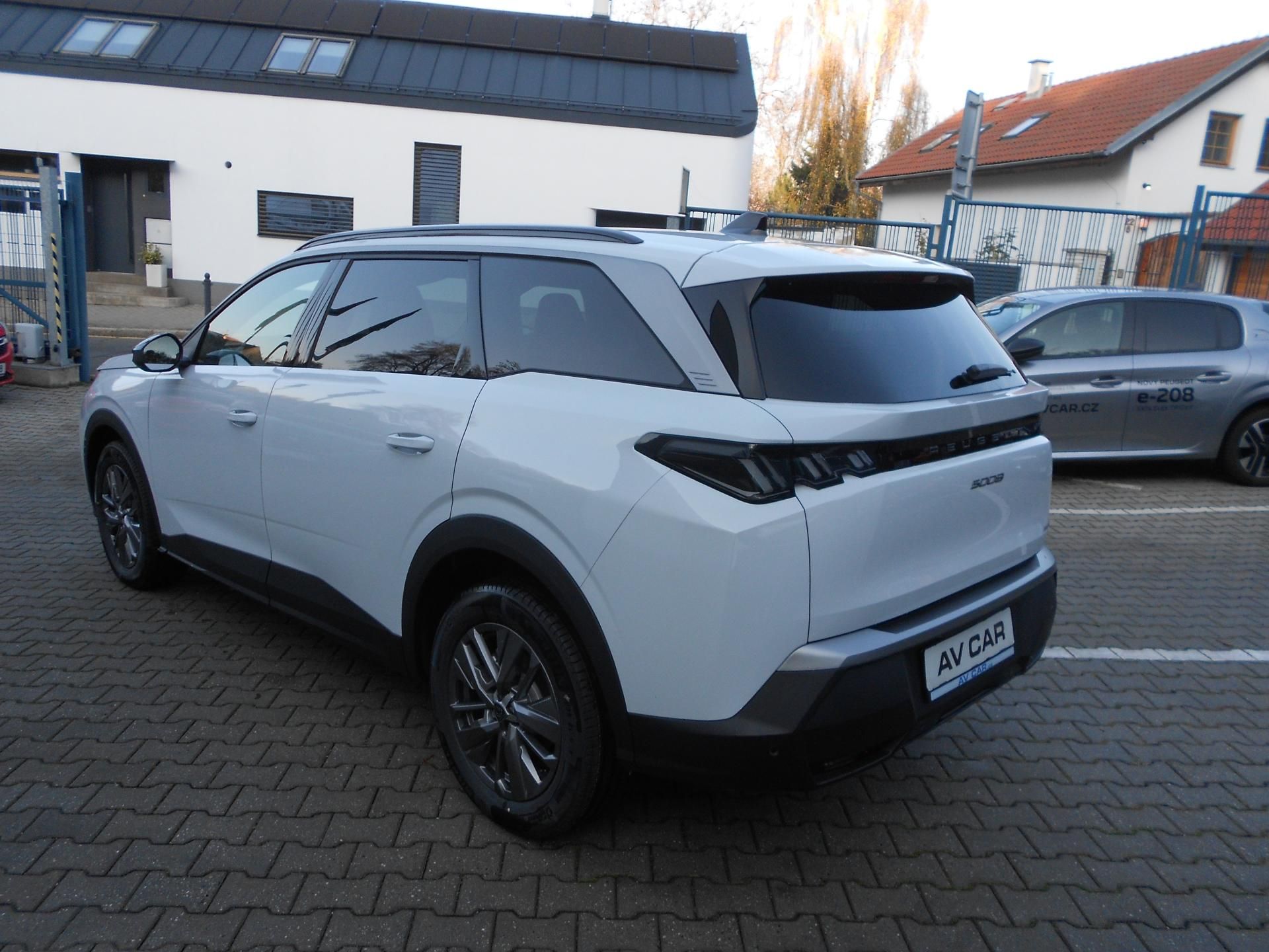Peugeot 5008, ALLURE Hybrid 145 e-DCS6 - fotka 2