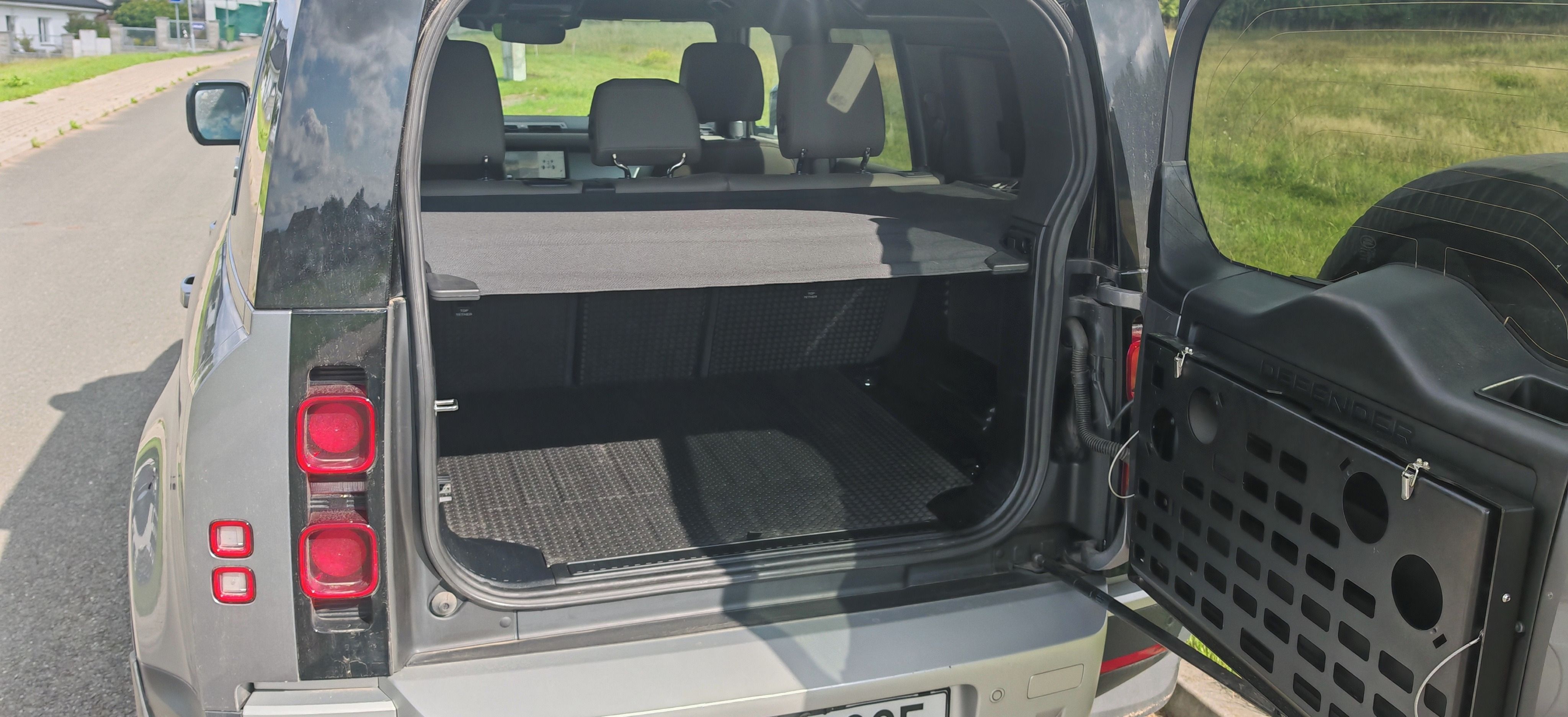 Land Rover Defender, Land Rover Defender 3,0 D250 - fotka 6