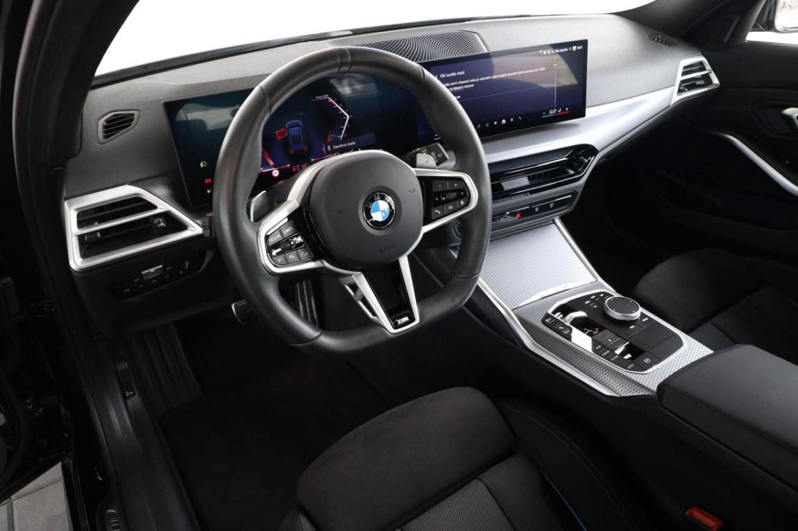 BMW Řada 3, 330i xDrive Touring - fotka 2