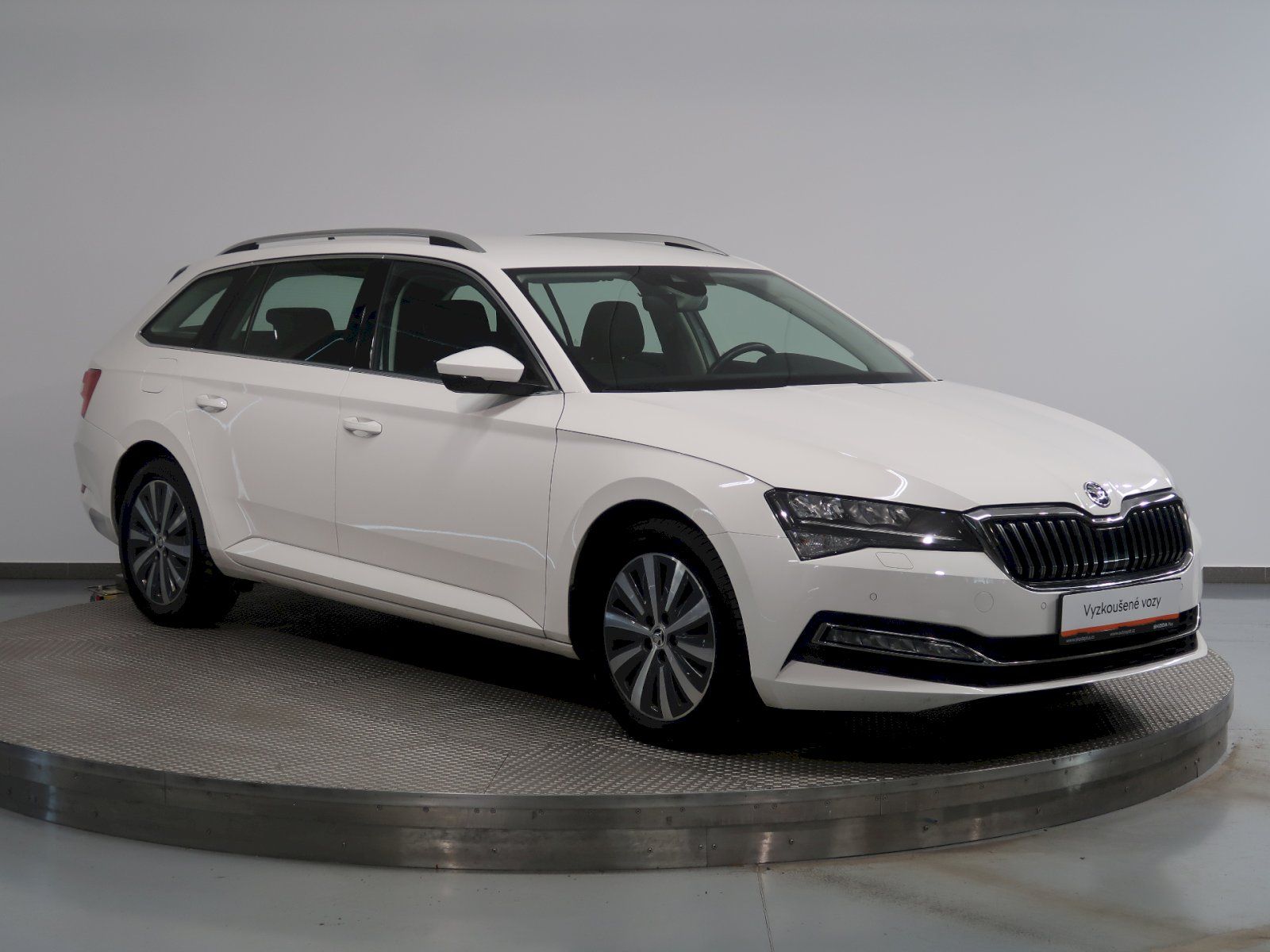 Škoda Superb, STYLE 2.0TDI 110KW TAŽNÉ - fotka 6