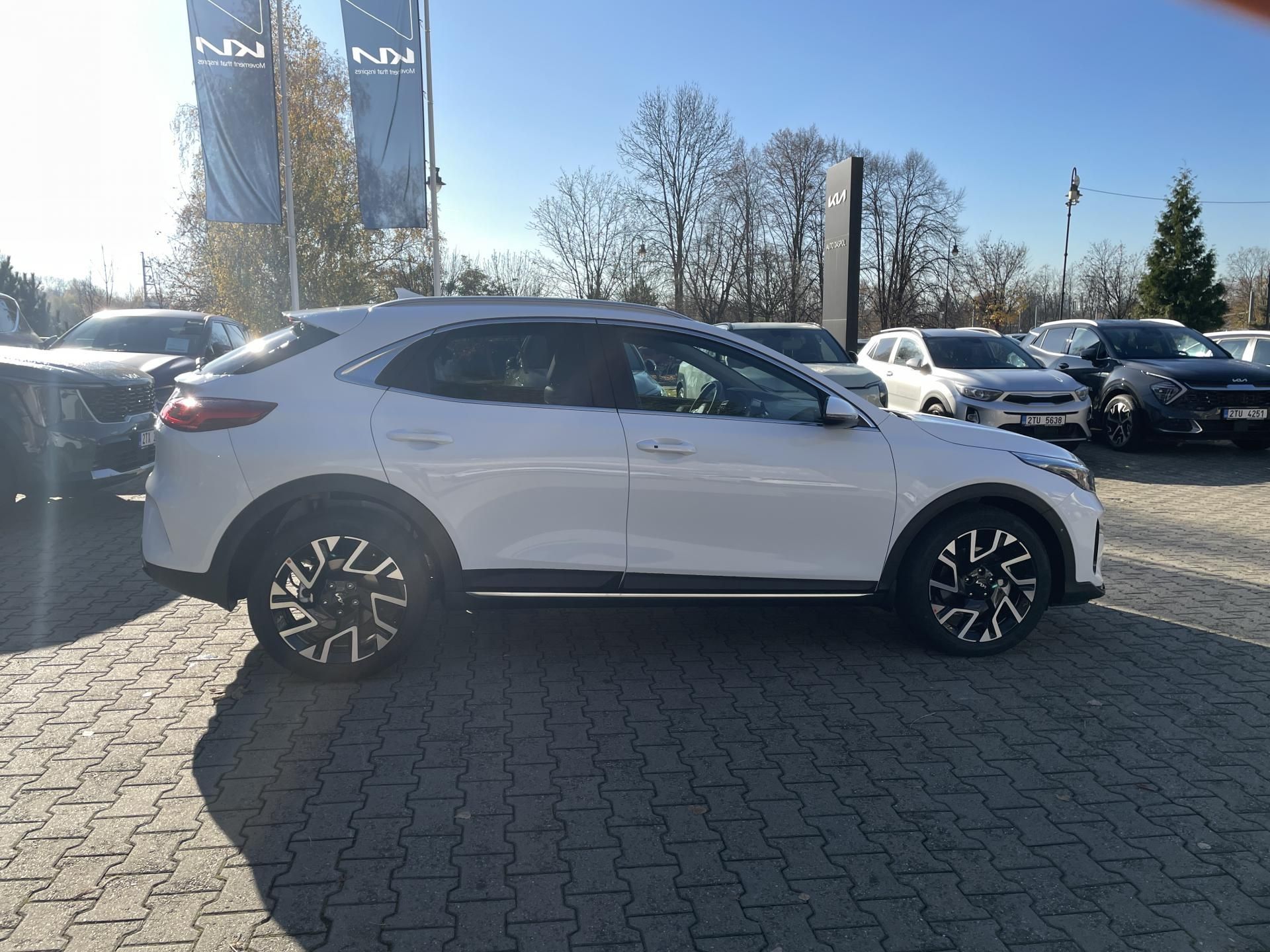 Kia XCee´d, MHEV 7DCT Exclusive 26/Premium - fotka 2