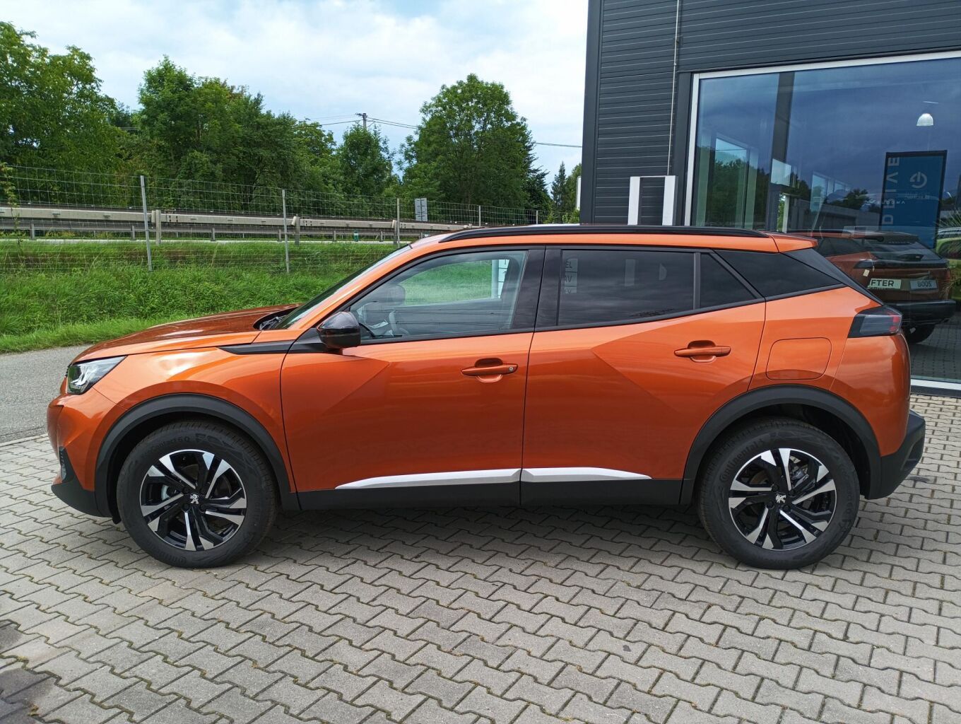 Peugeot 2008, ALLURE PureTech 130k MAN6 - fotka 4