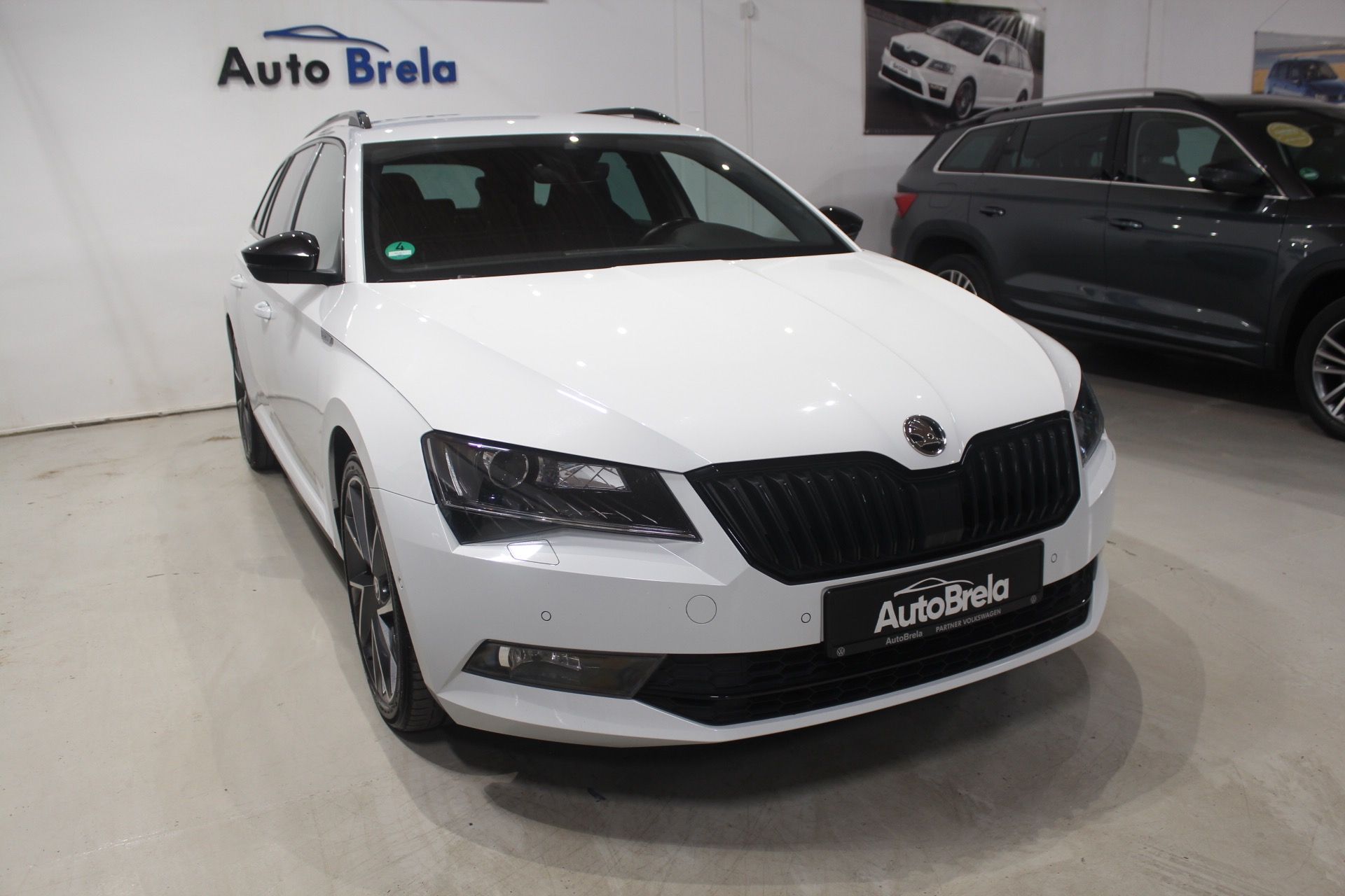 Škoda Superb, 2.0TDI DSG SportLine Tažné LED - fotka 2