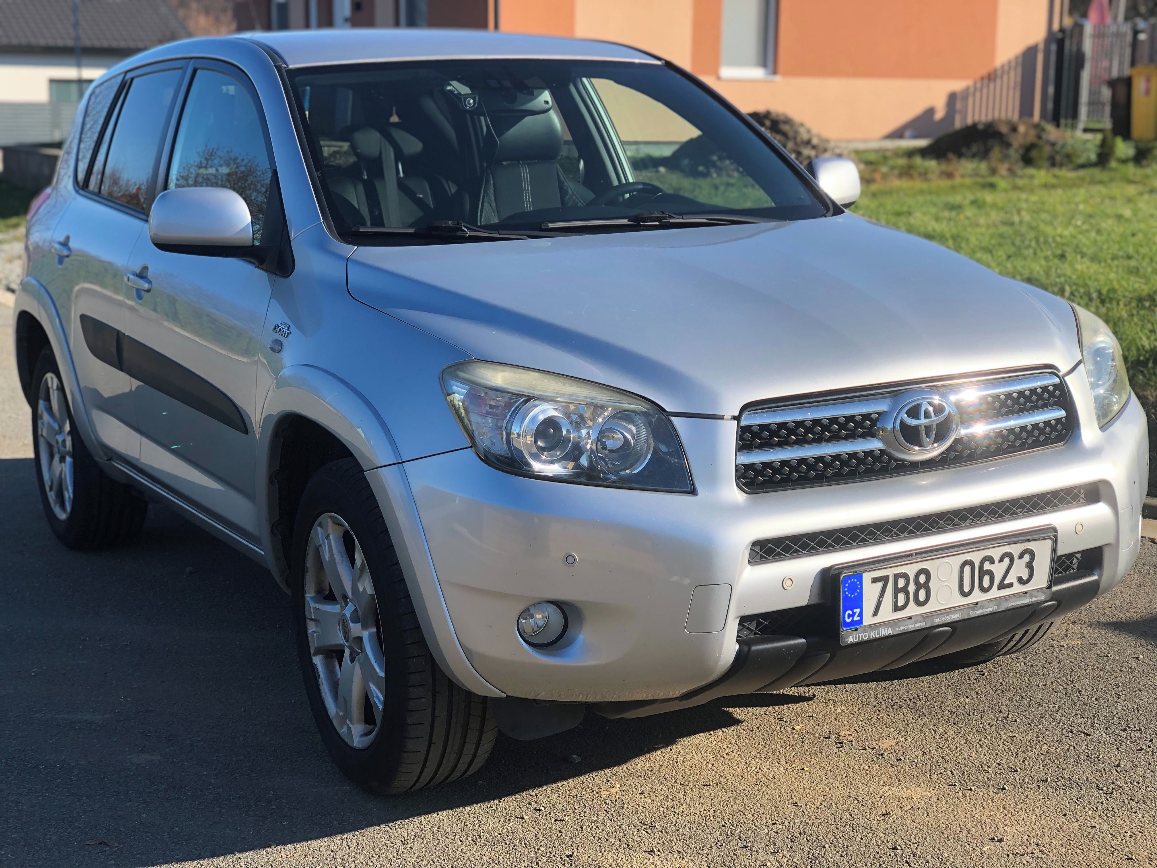 Toyota Rav4, 130 KW, 4X4, VELKÁ VÝBAVA! - fotka 3