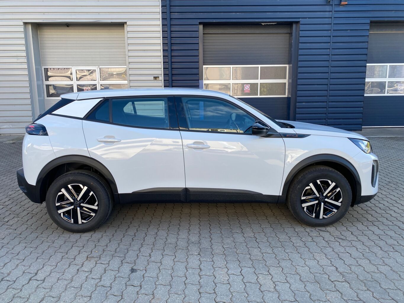 Peugeot 2008, STYLE PureTech 100 S&S MAN6 - - fotka 2