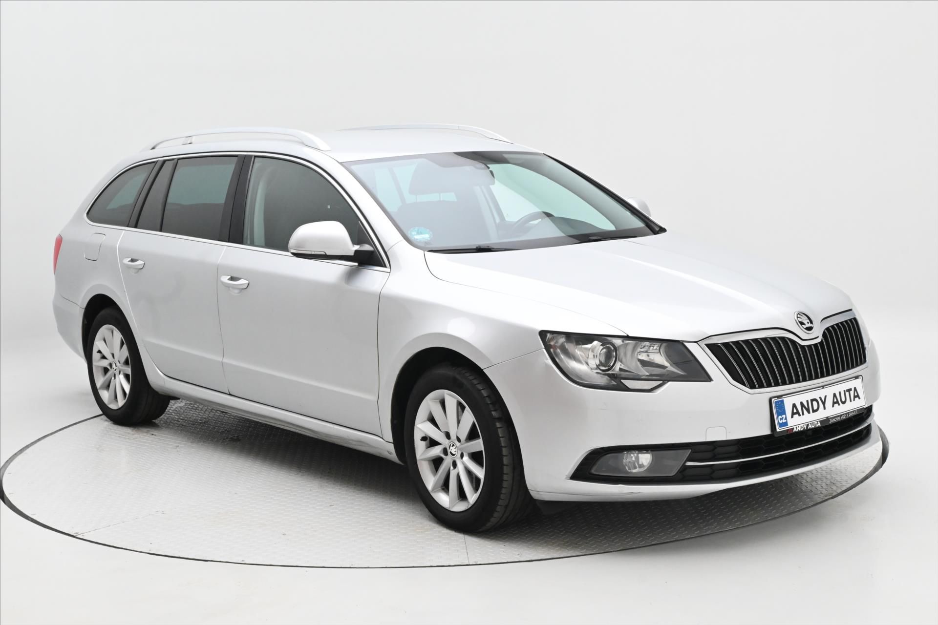 Škoda Superb, 2,0 TDI 103 kW Ambition Servis - fotka 3