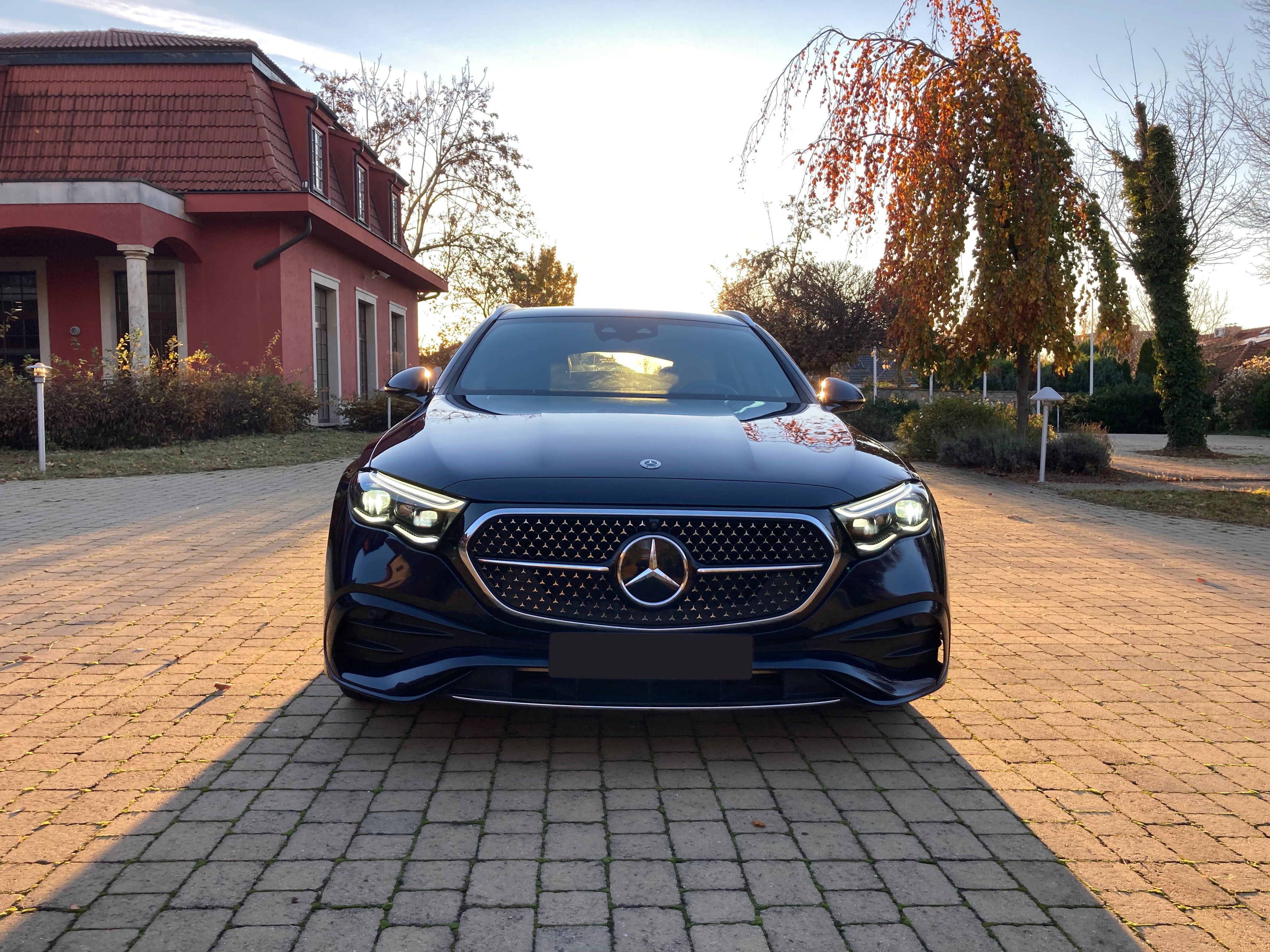 Mercedes-Benz Třídy E, 220d AMG | SuperScreen | Tazne
