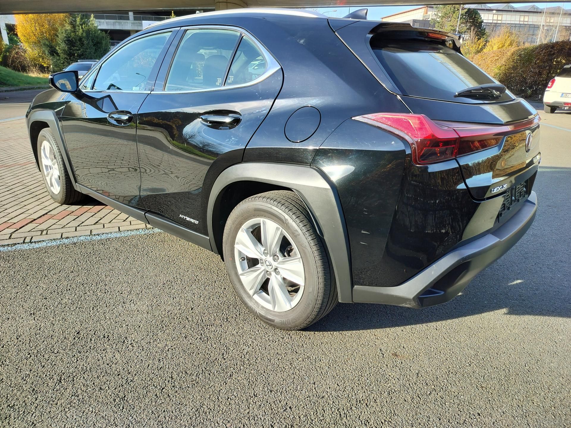 Lexus UX 250h, kožené a vyhřívané sedačky - fotka 5