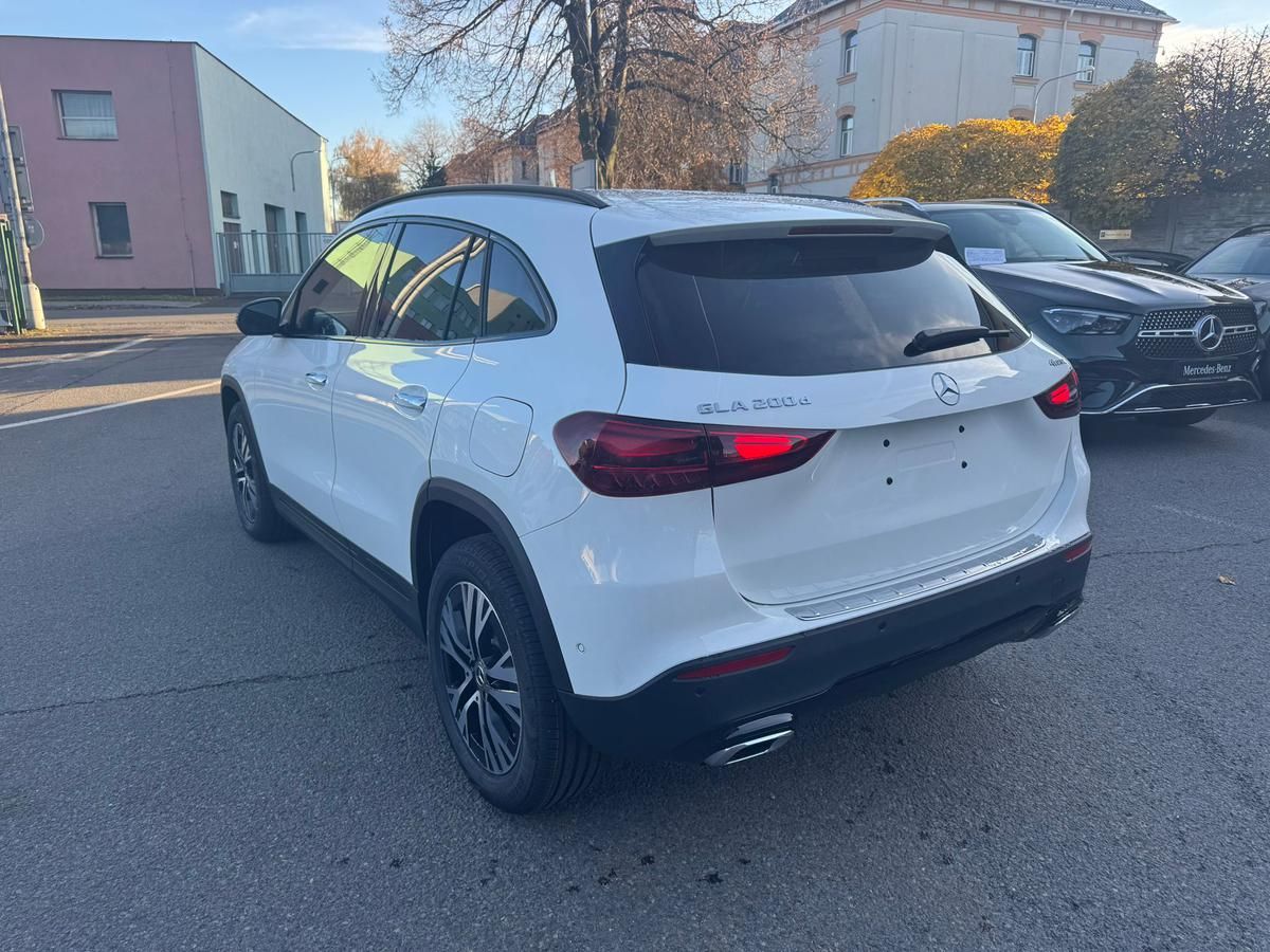 Mercedes-Benz GLA, 200 d 4MATIC - fotka 5