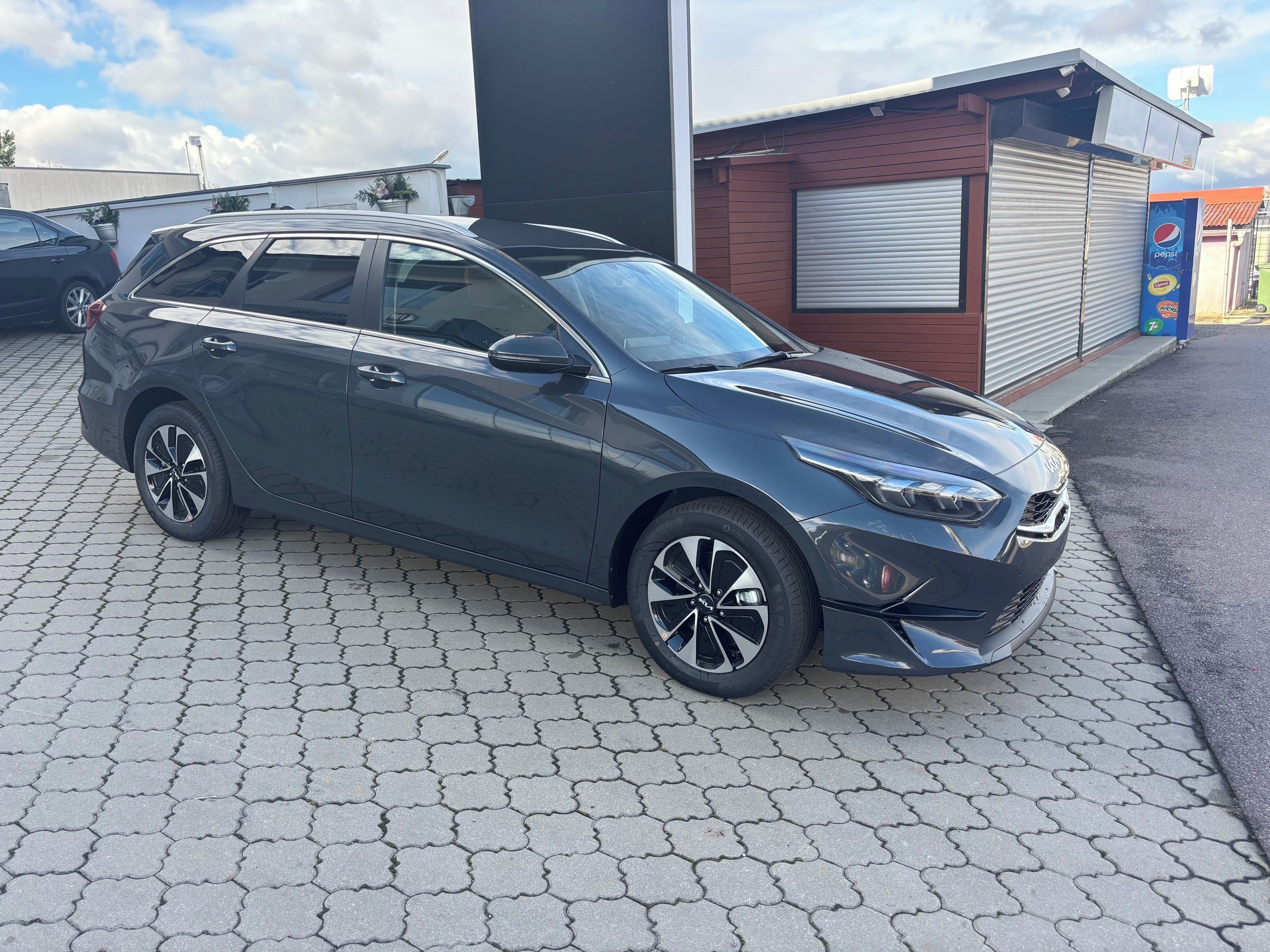Kia Cee´d SW, SW 1,5 T-GDi 7DCT, TOP - fotka 2