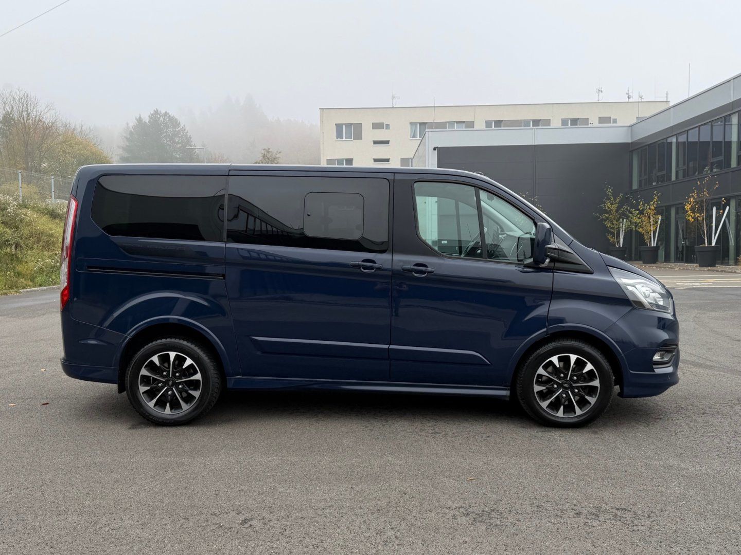Ford Tourneo Custom, 2.0 125kW TOURNEO SPORT - fotka 4